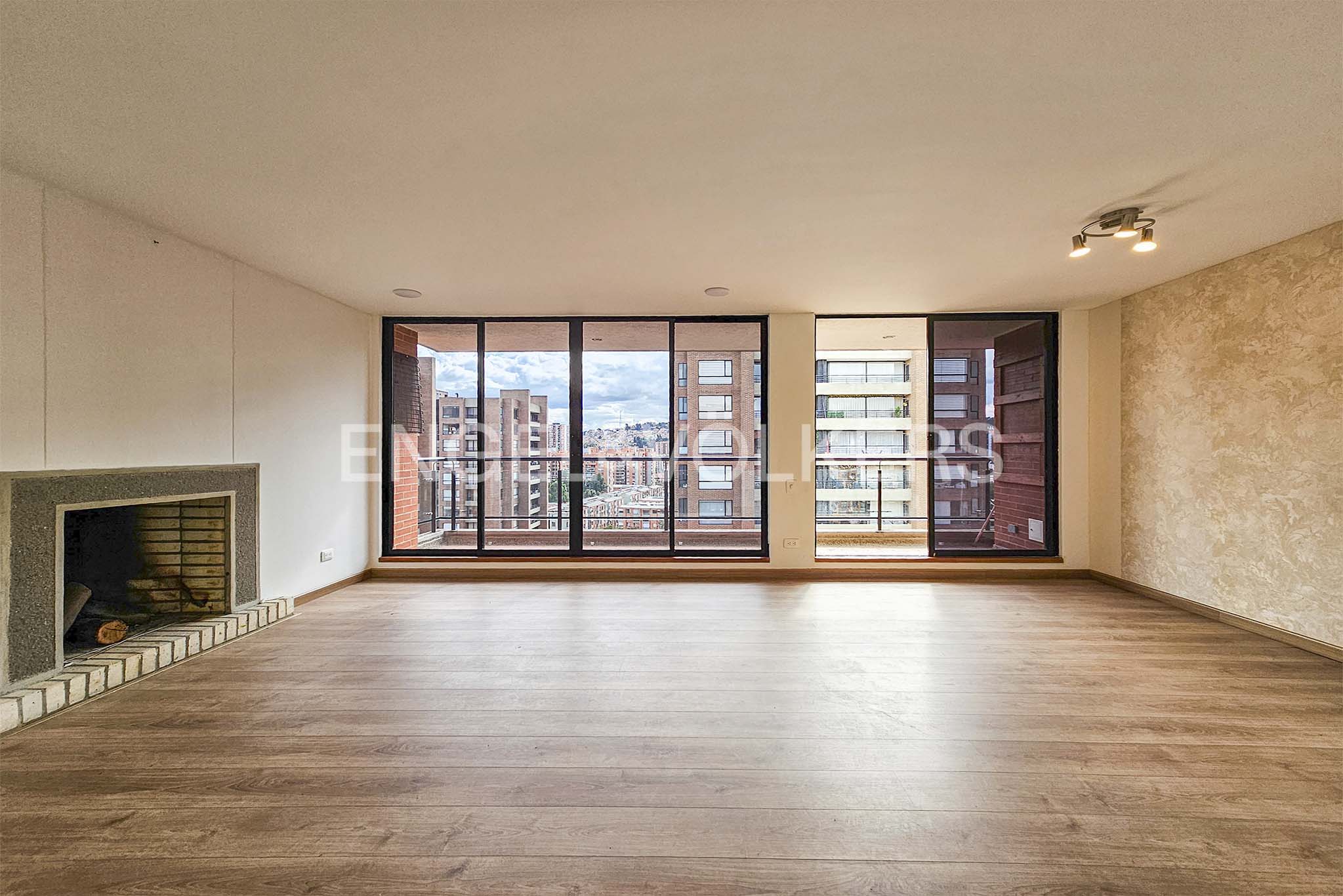 Apartamento con balcón para arriendo en Colina Campestre