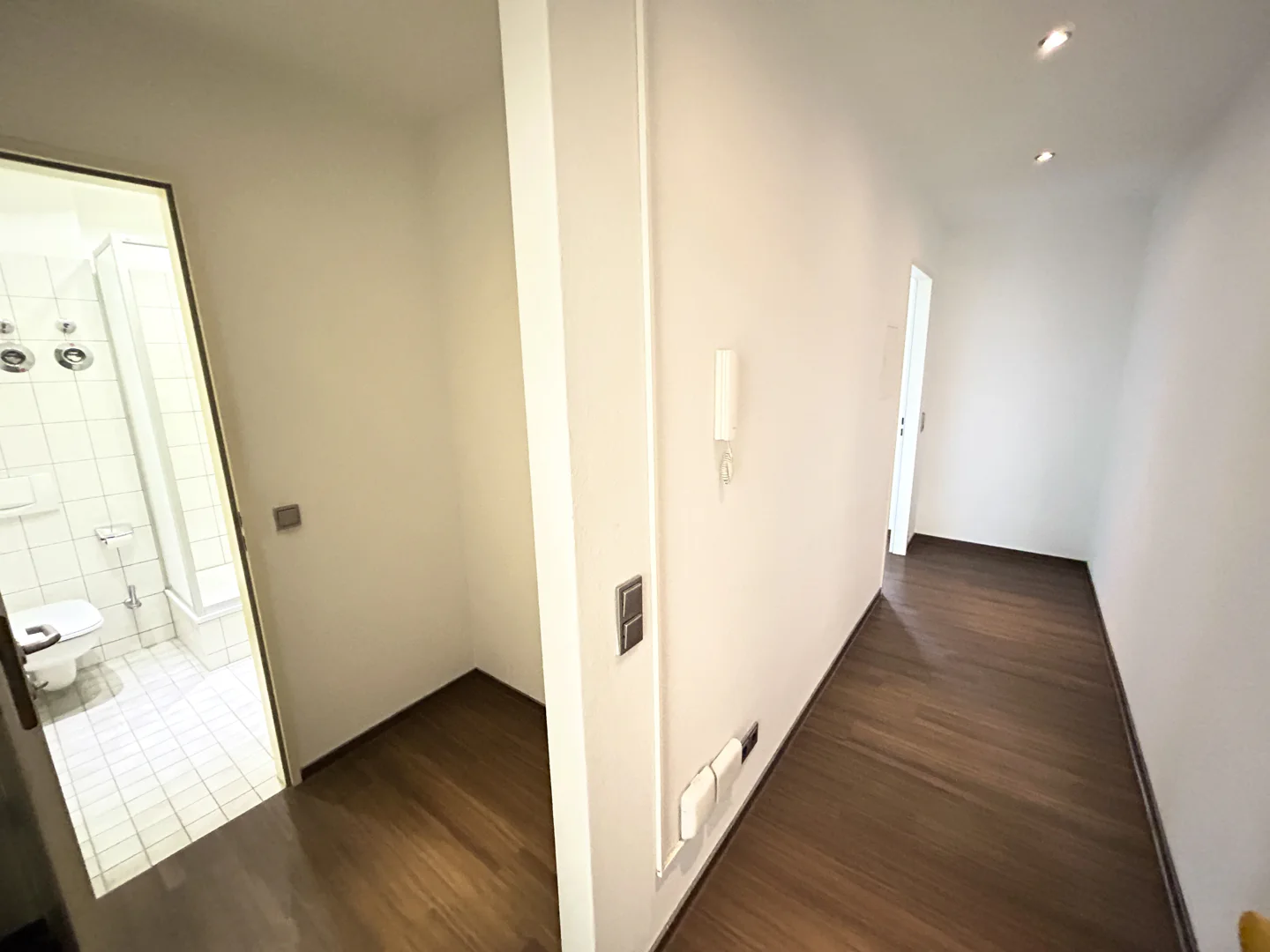 Helle 2-Zimmerwohnung mit Einbauküche - Photo 5