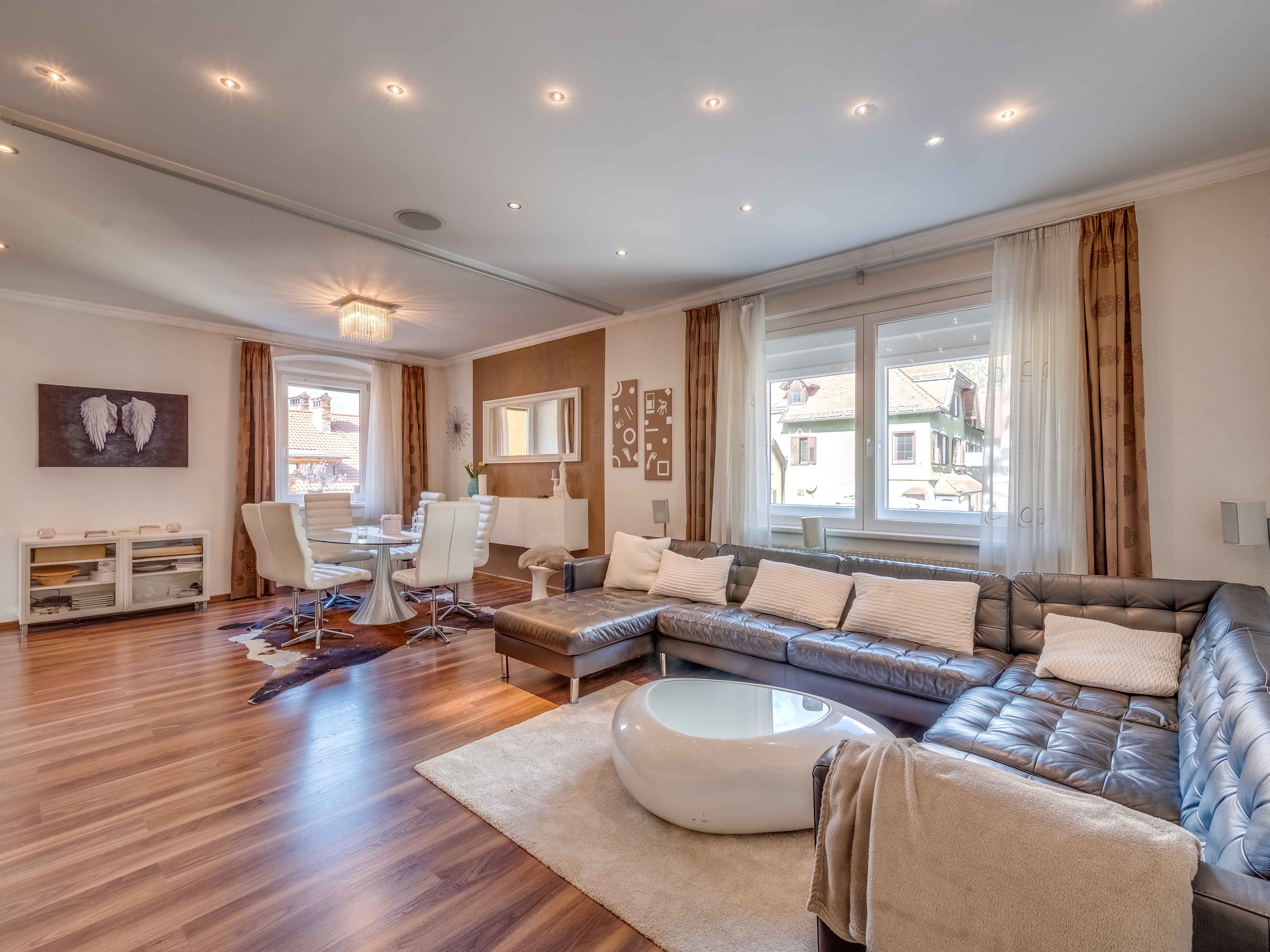Historisches Wohnhaus mit Geschäftseinheit in Zentrumslage mit großzügiger Maisonette & Garten