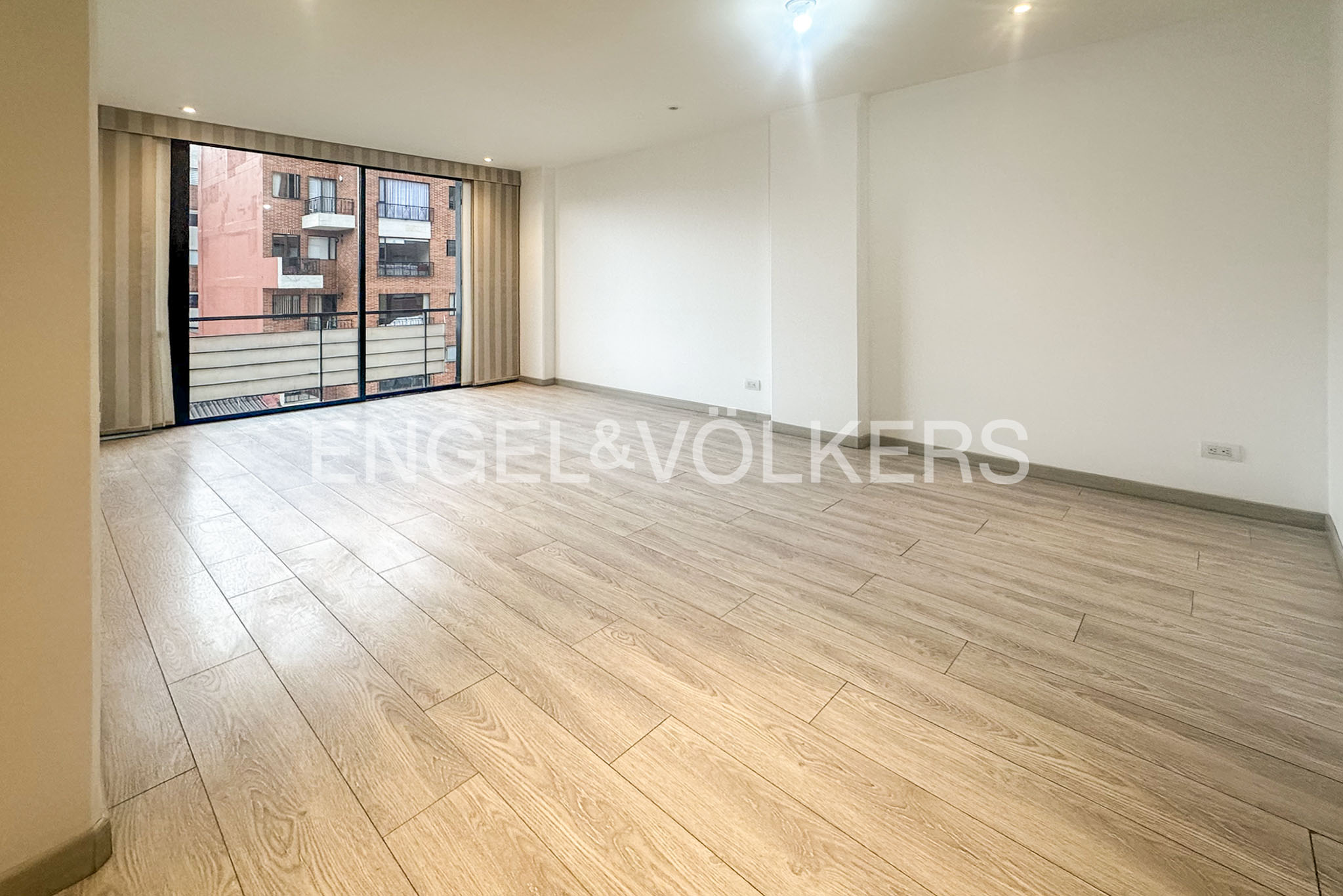 Apartamento con balcón para venta en Rincón del Chicó