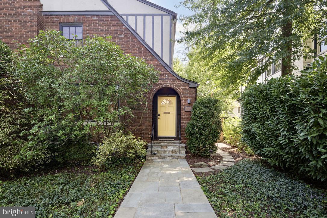 Picture-Perfect North Cleveland Park Tudor