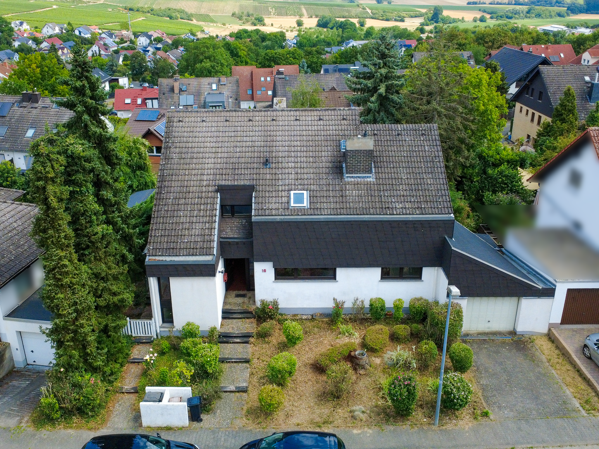 Großzügiges Wohnen mit Einliegerwohnung – Viel Raum für Familie und Individualisten