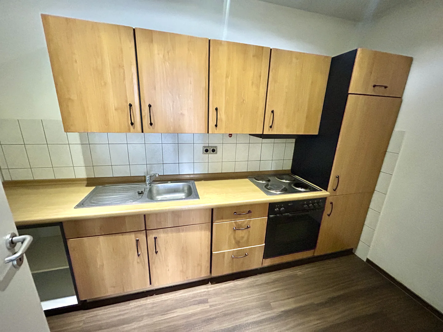Helle 2-Zimmerwohnung mit Einbauküche - Photo 2