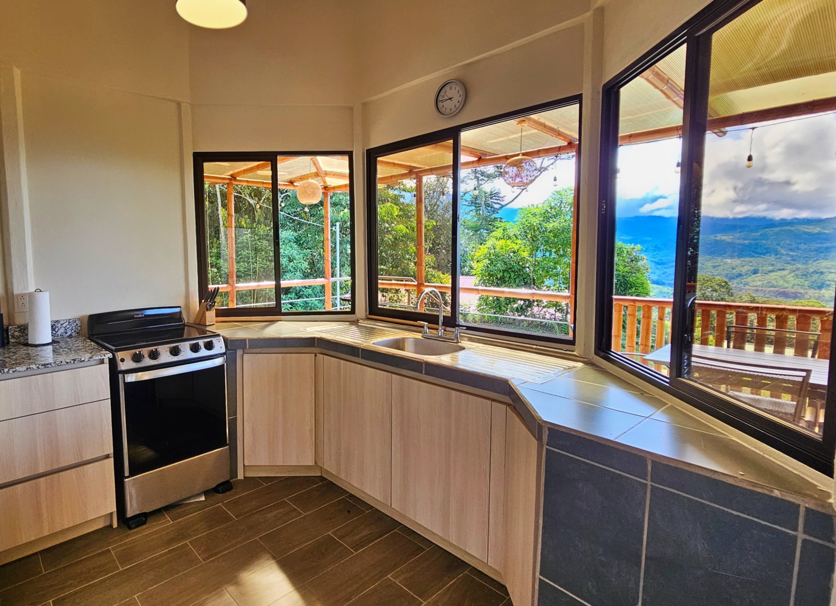 Discover Panoramic Valley Views in Miravalles