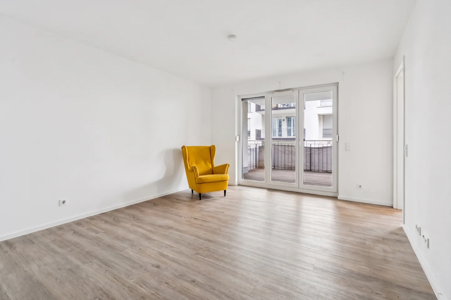 Großzügig geschnittene, moderne Vier-Zimmer-Wohnung mit zwei Balkonen im Europa-Viertel - Photo 3