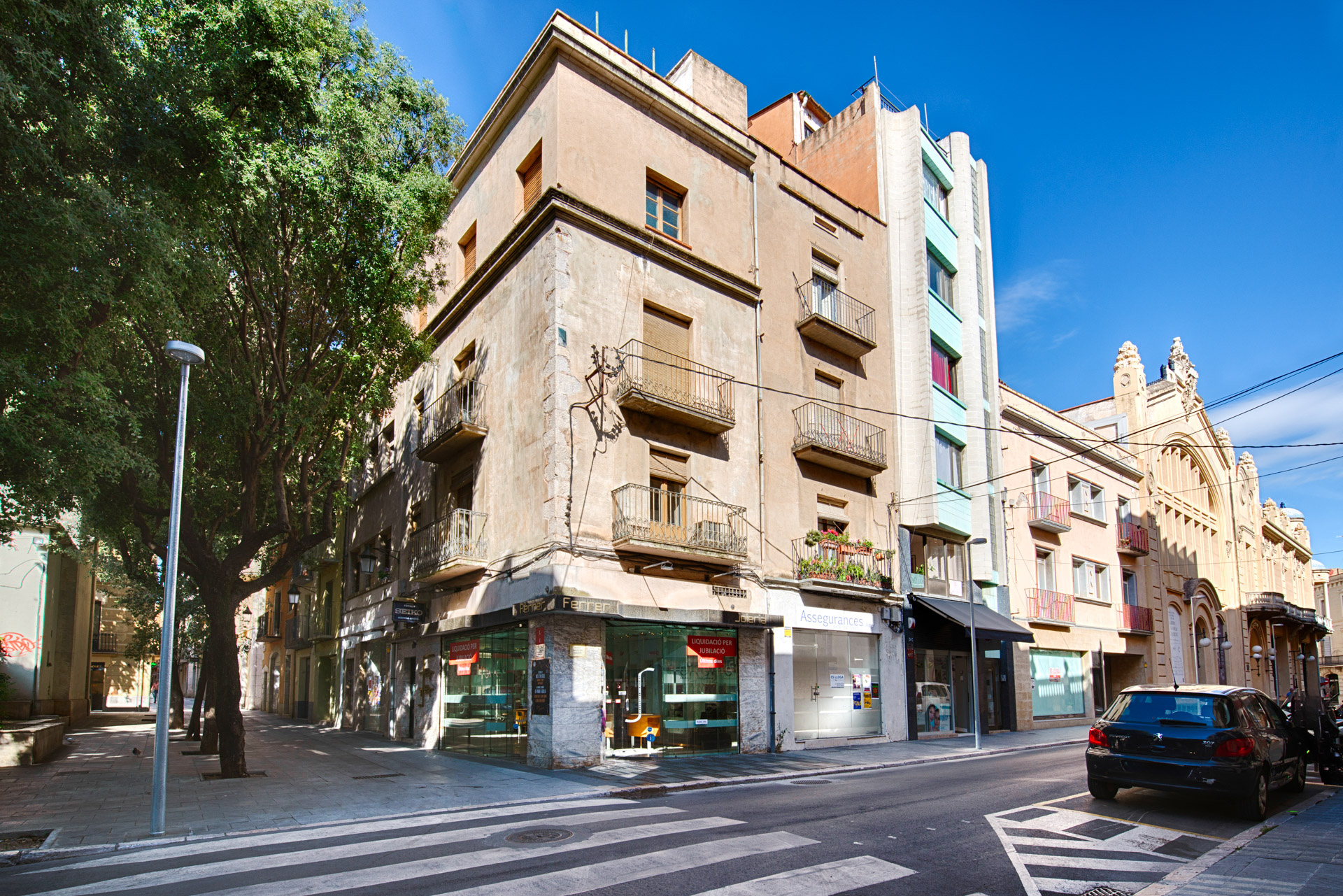 Einfamilienhaus mit Geschäftslokal im Zentrum von Figueres