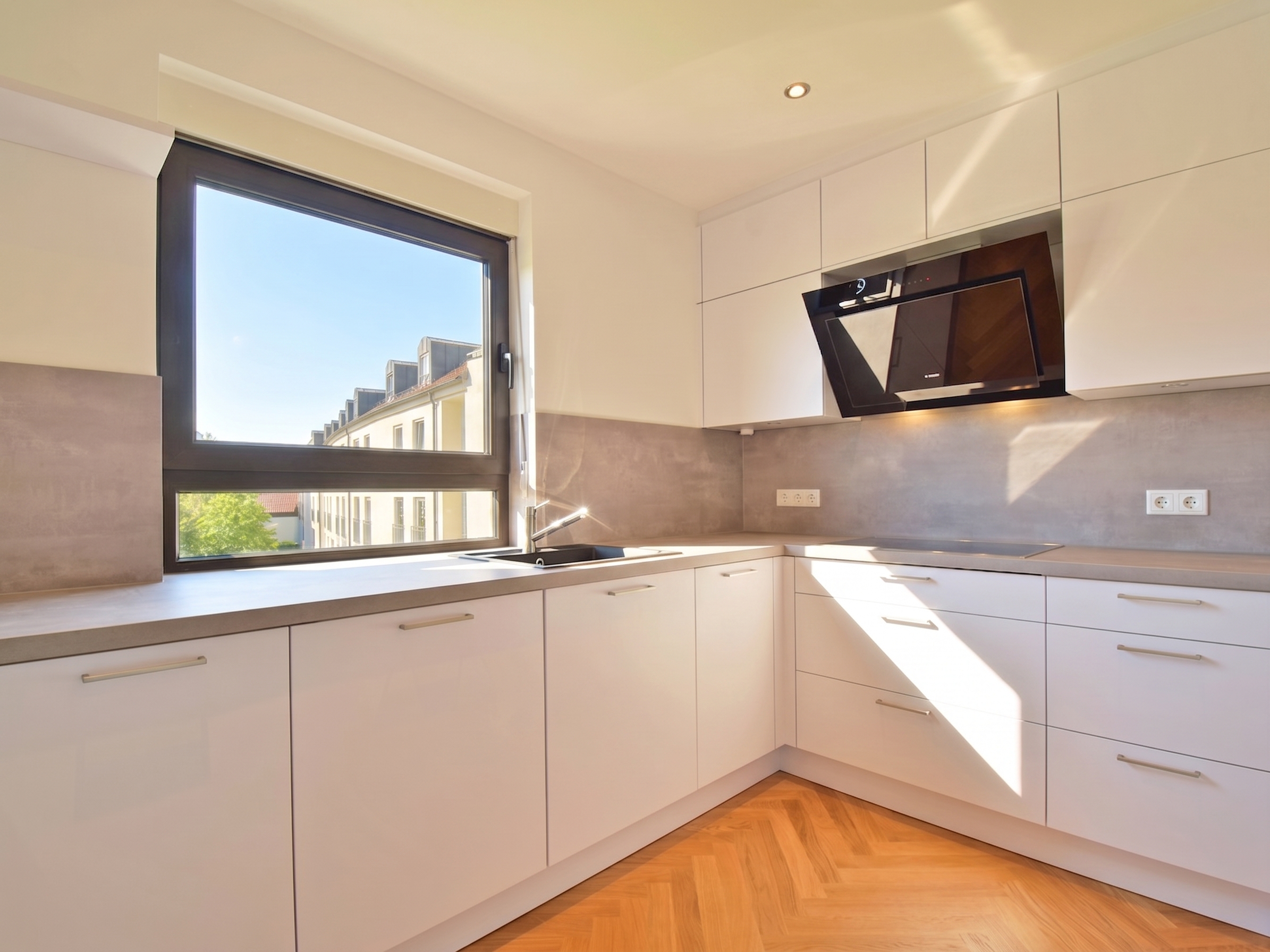 Neuwertige Maisonette Wohnung mit Garten und Doppelgarage