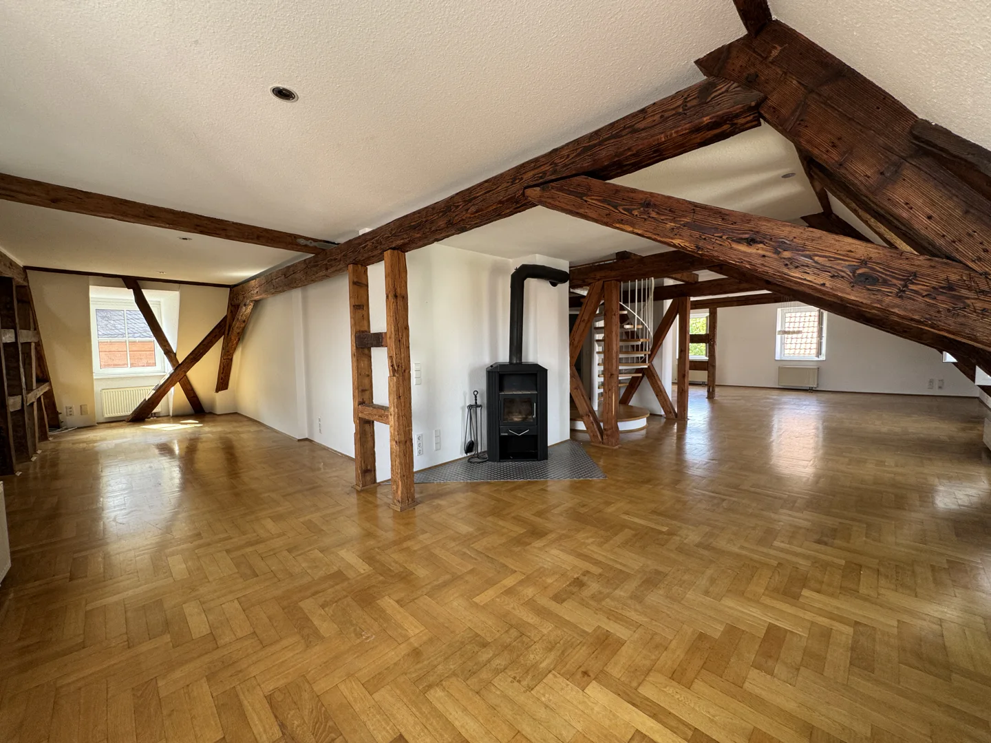 Charmante Altbauwohnung mit über 200m² Wohnfläche direkt in der Innenstadt - Photo 1