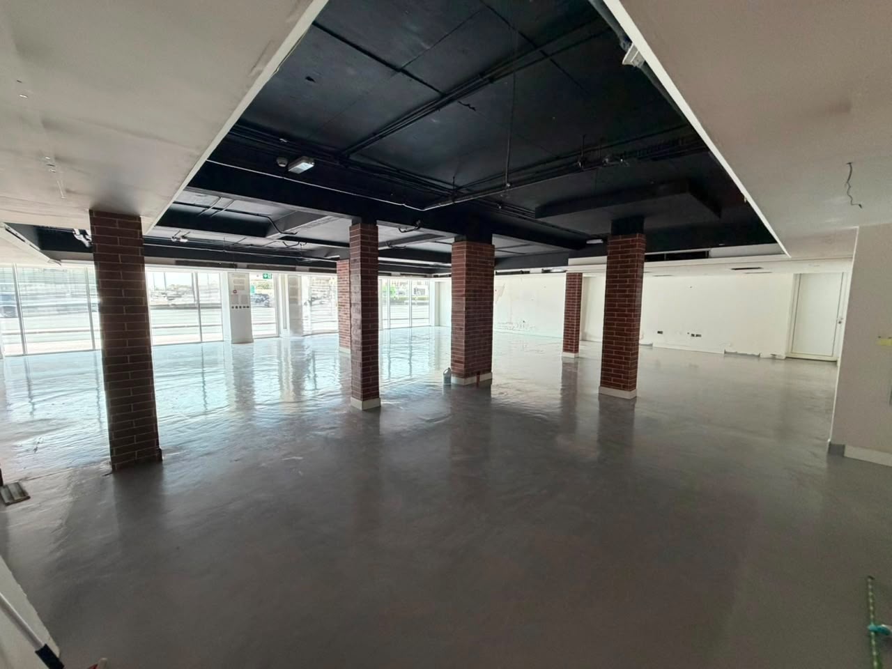 Prime Showroom | 5,000 Sq. Ft. | Umm Suqeim