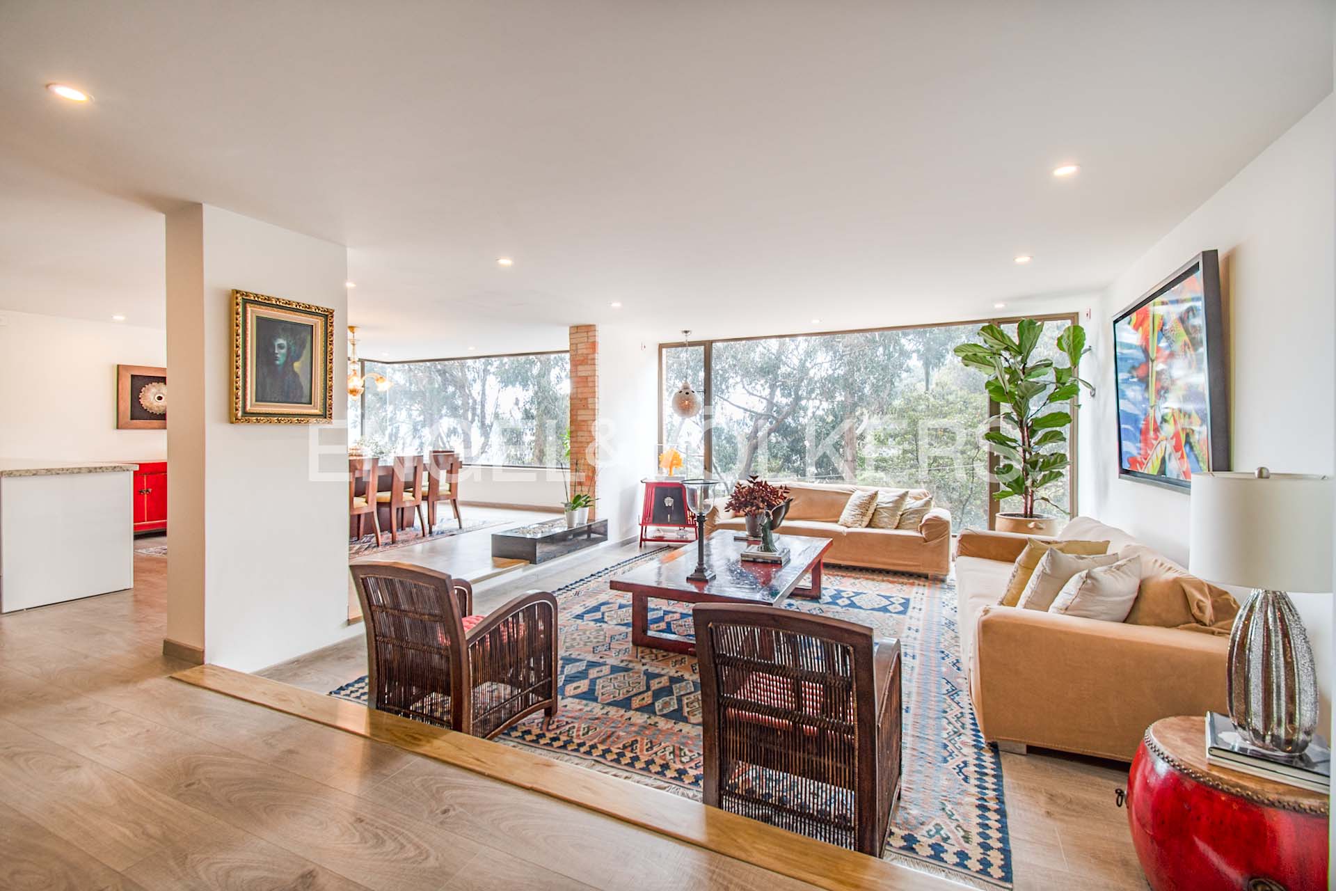 Apartamento con terraza y vista para venta en Chicó Oriental