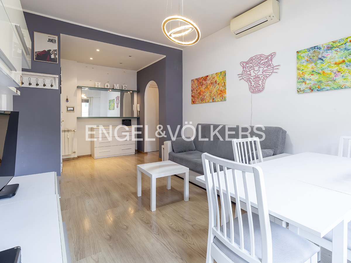 Spacious, bright two-room apartment steps from Monti Tiburtini Metro – temporary contracts only
