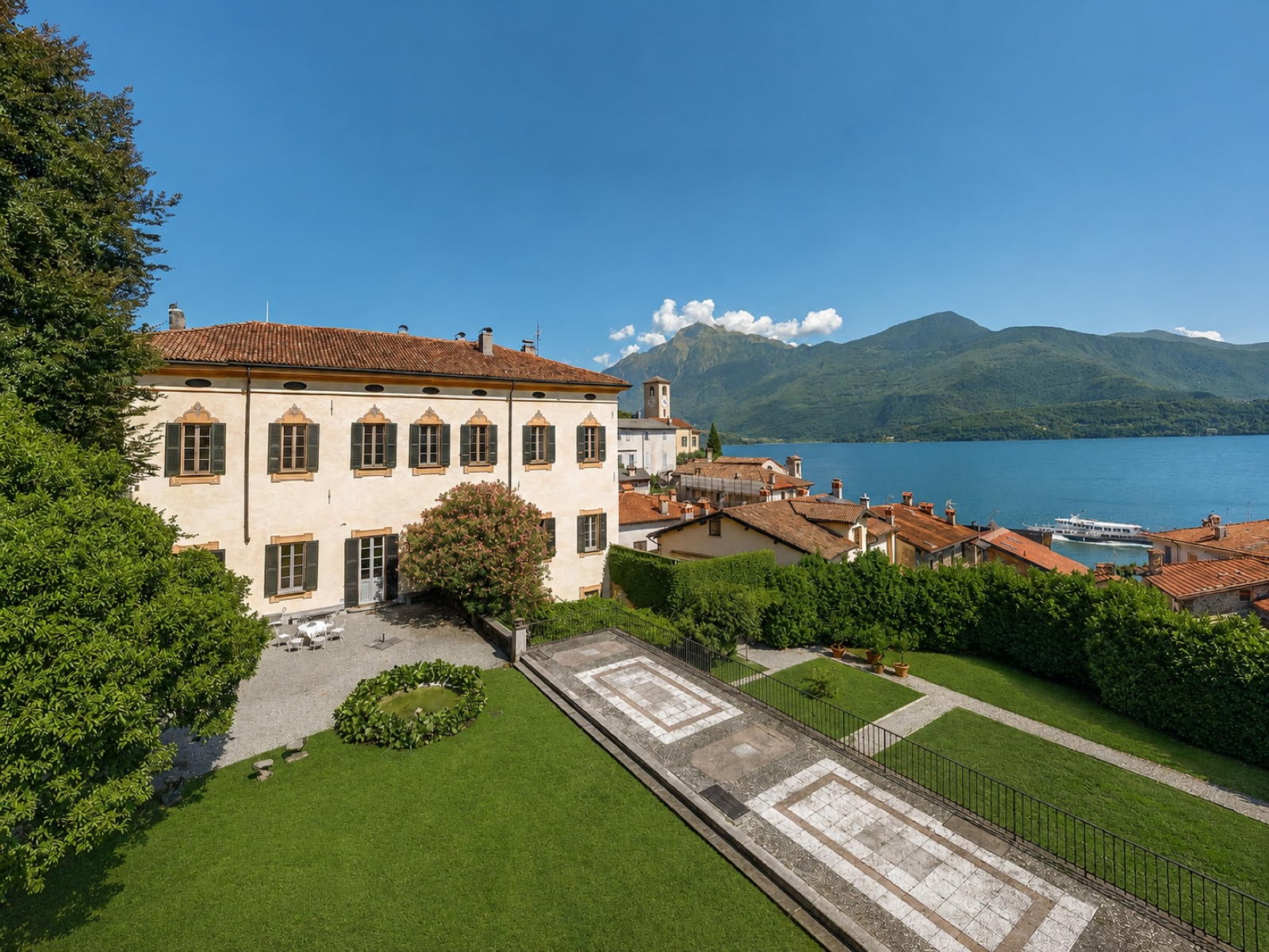 Historic villa with grounds and views of Lake Como