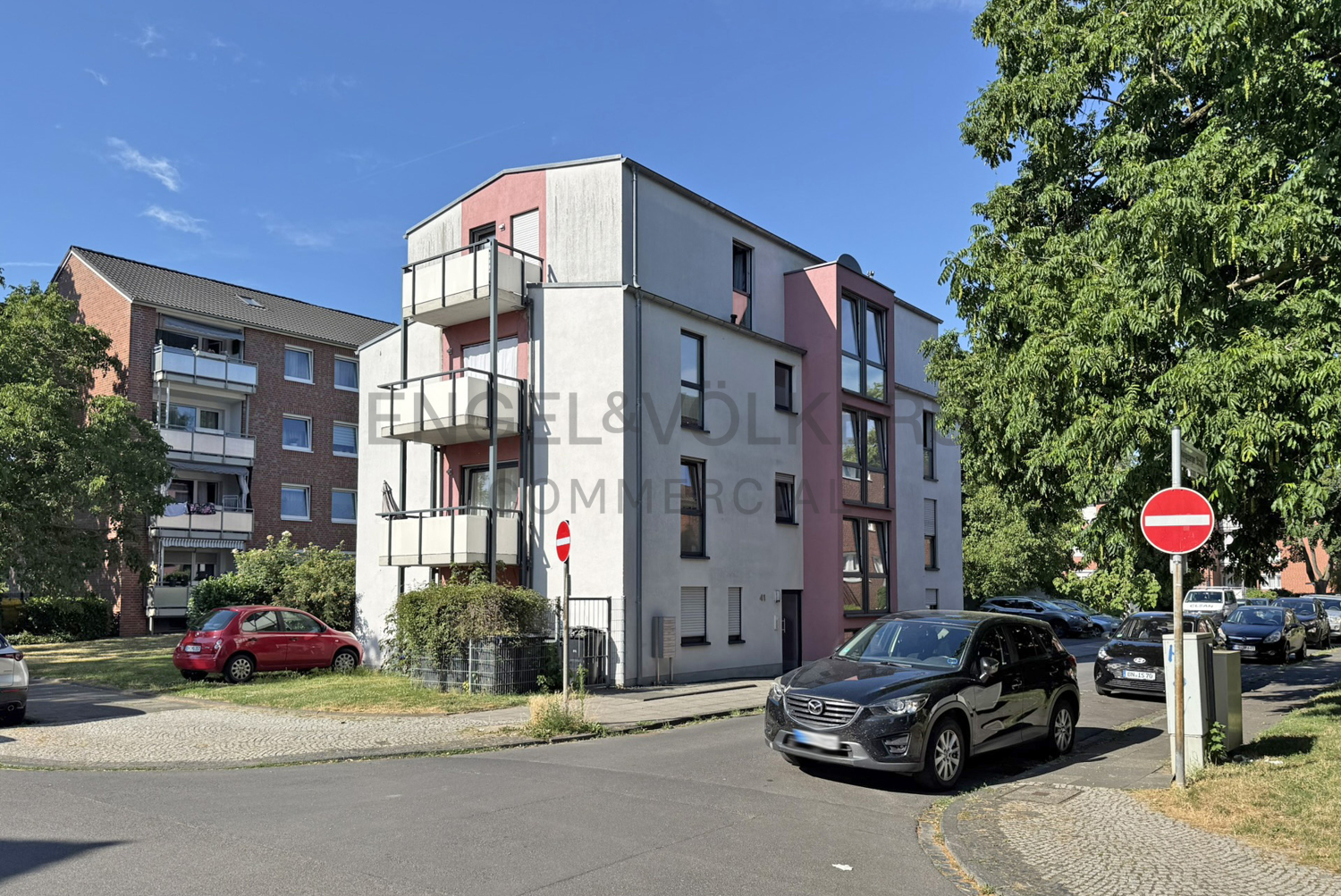 Baujahr 2011 - öffentlich gefördertes Mehrfamilienhaus