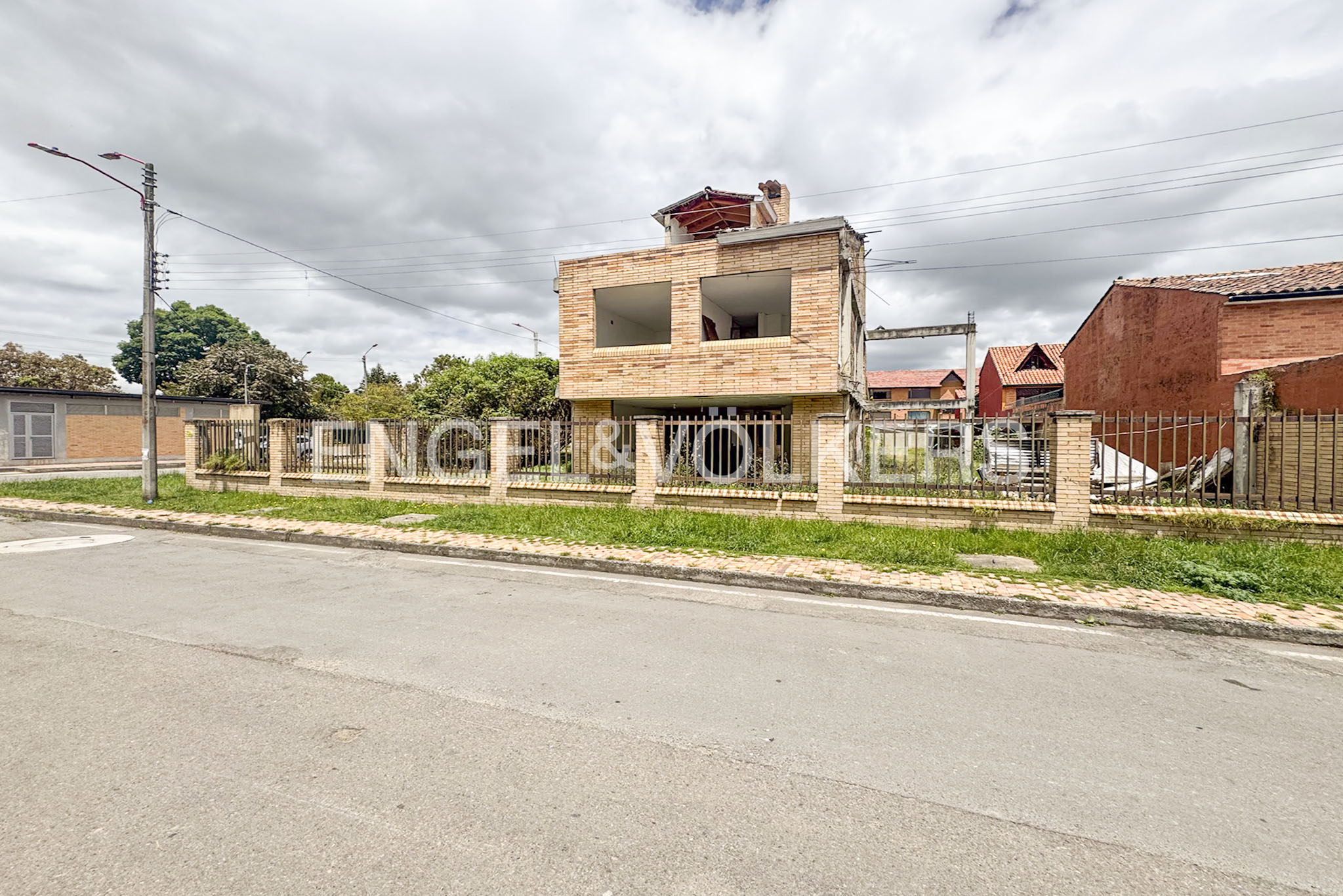 Casa Lote Esquinera con Potencial de Desarrollo en Chía