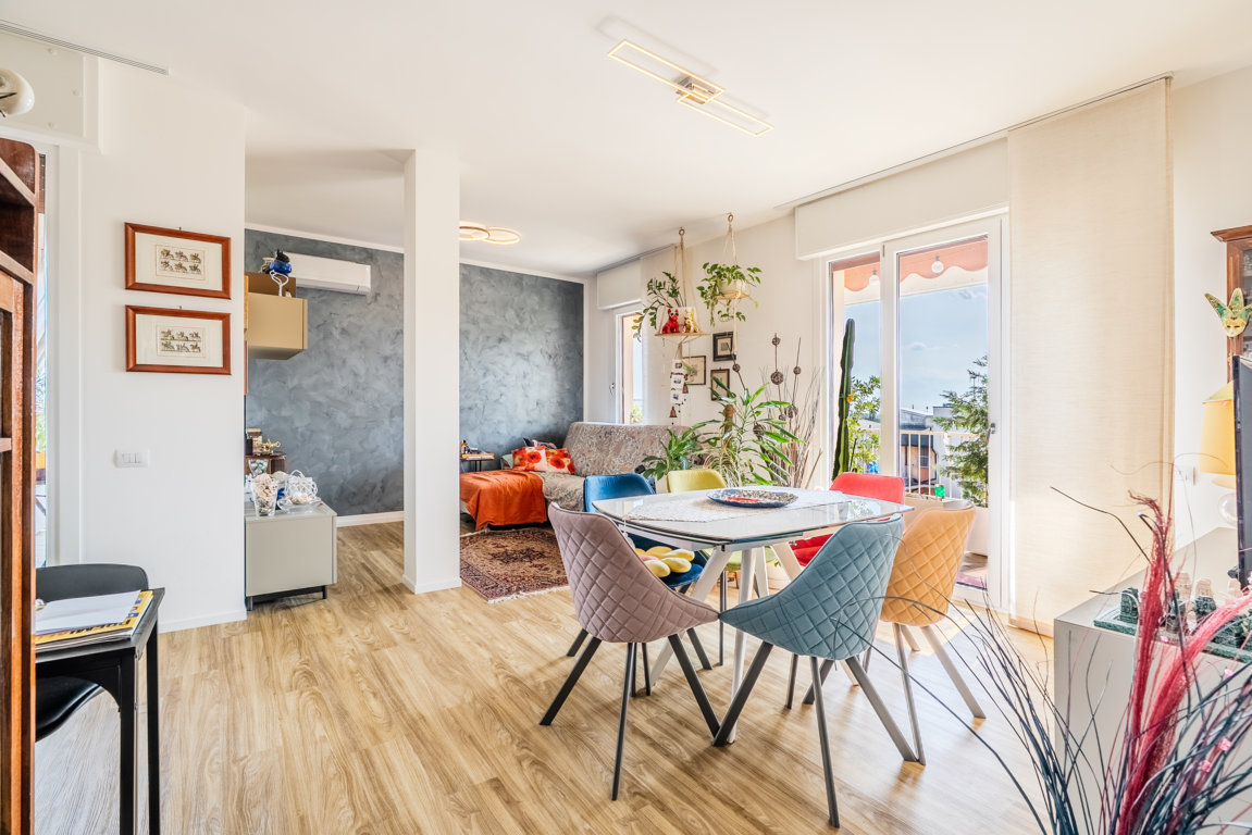 Bright penthouse with terrace in the heart of North Outside the Walls