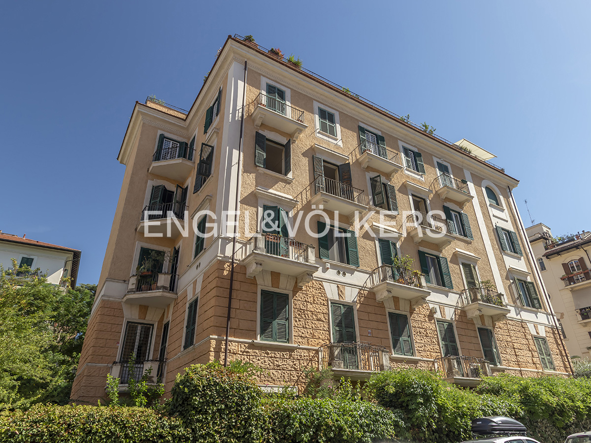 Prestigious renovated residence in Pinciano