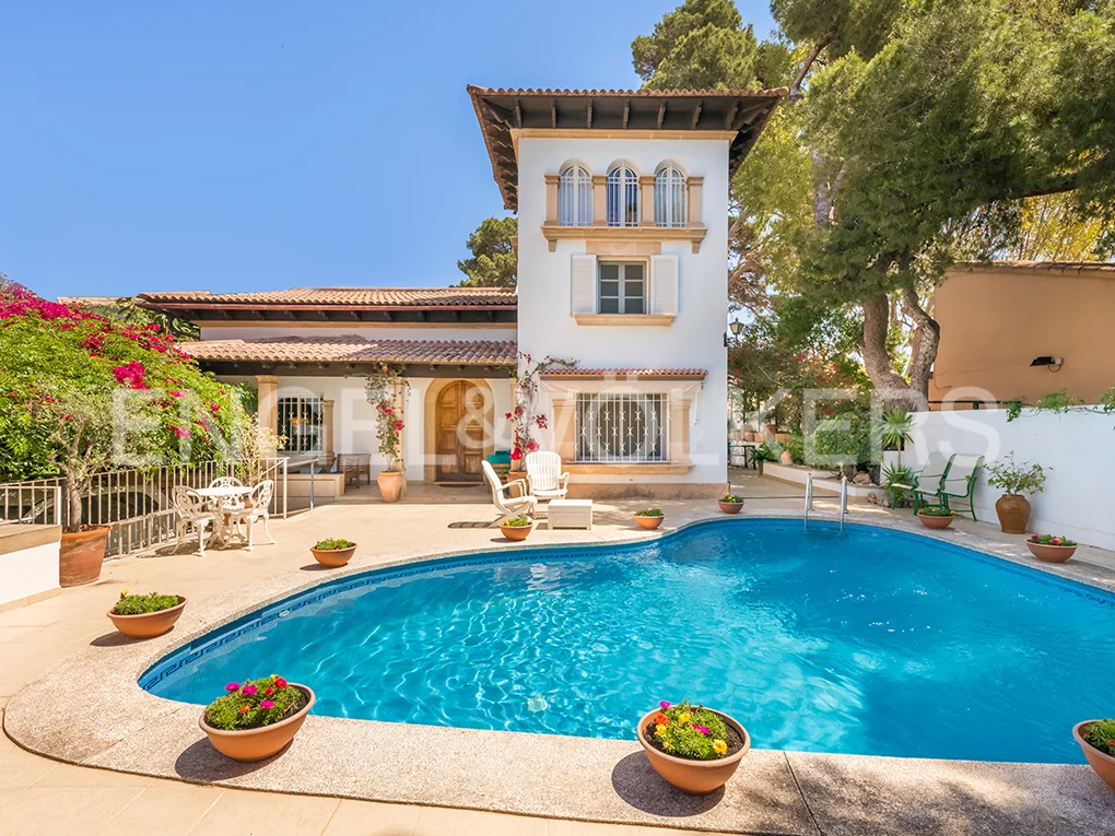 Schöne Villa mit Pool und separatem Apartment in Can Pastilla - Palma de Mallorca