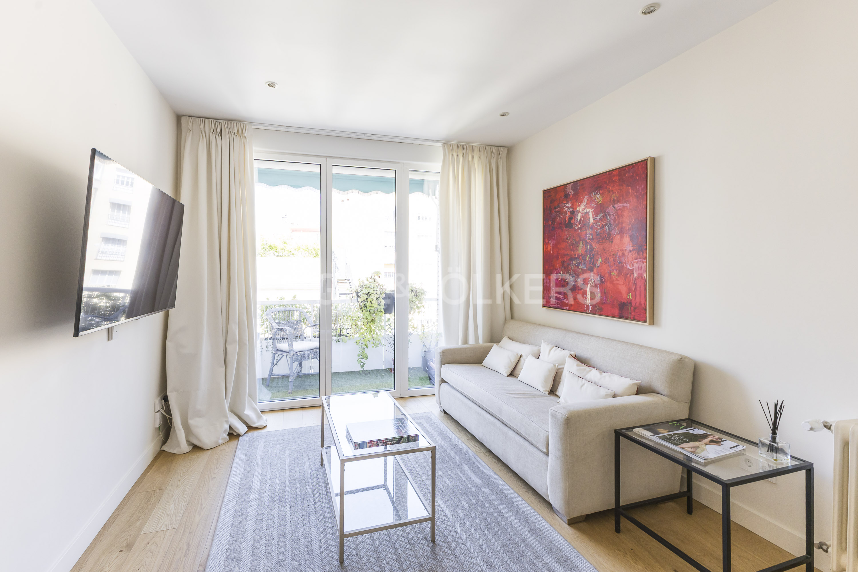 Bright 2 Bedroom and 2 Bathroom furnished flat for Students in Barrio de Salamanca.