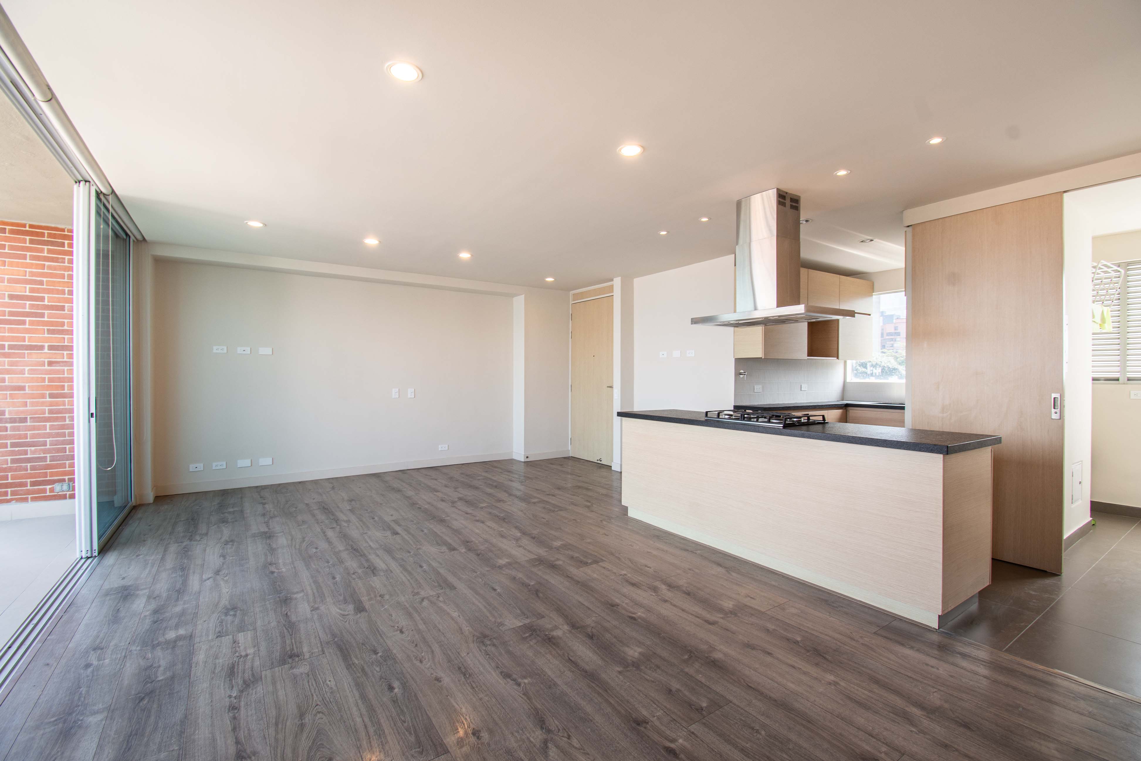 Apartamento con balcón para arriendo en Alejandría, El Poblado