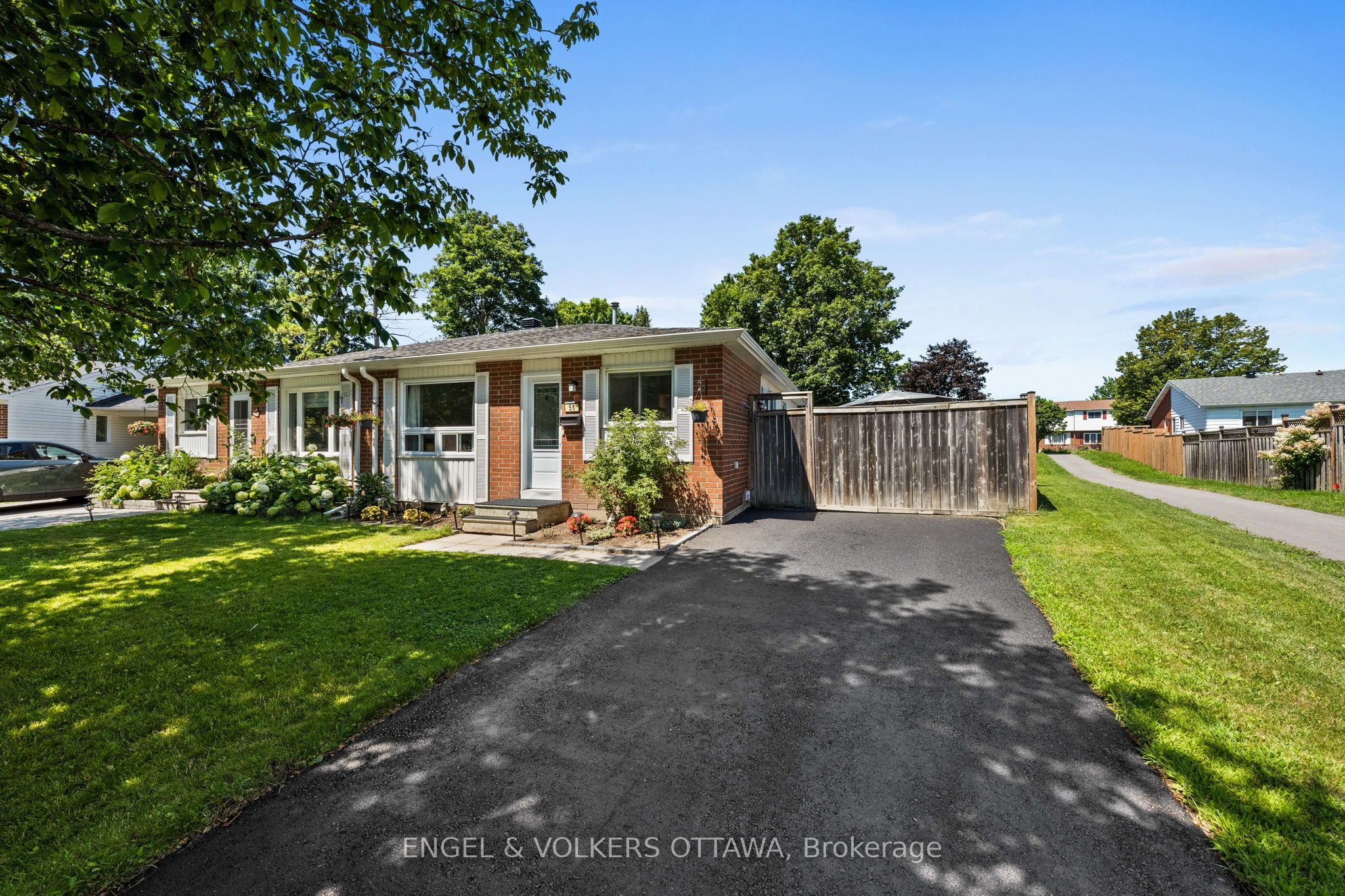 Semi-Detached Bungalow in Kanata