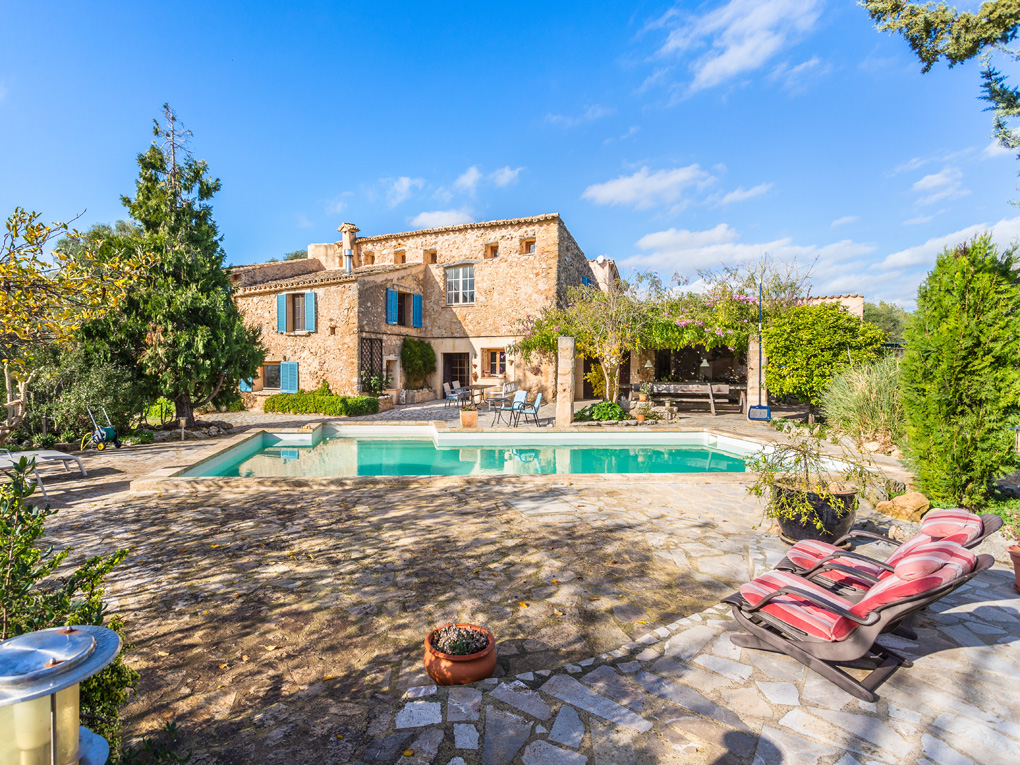 Finca de pedra natural autònoma amb piscina