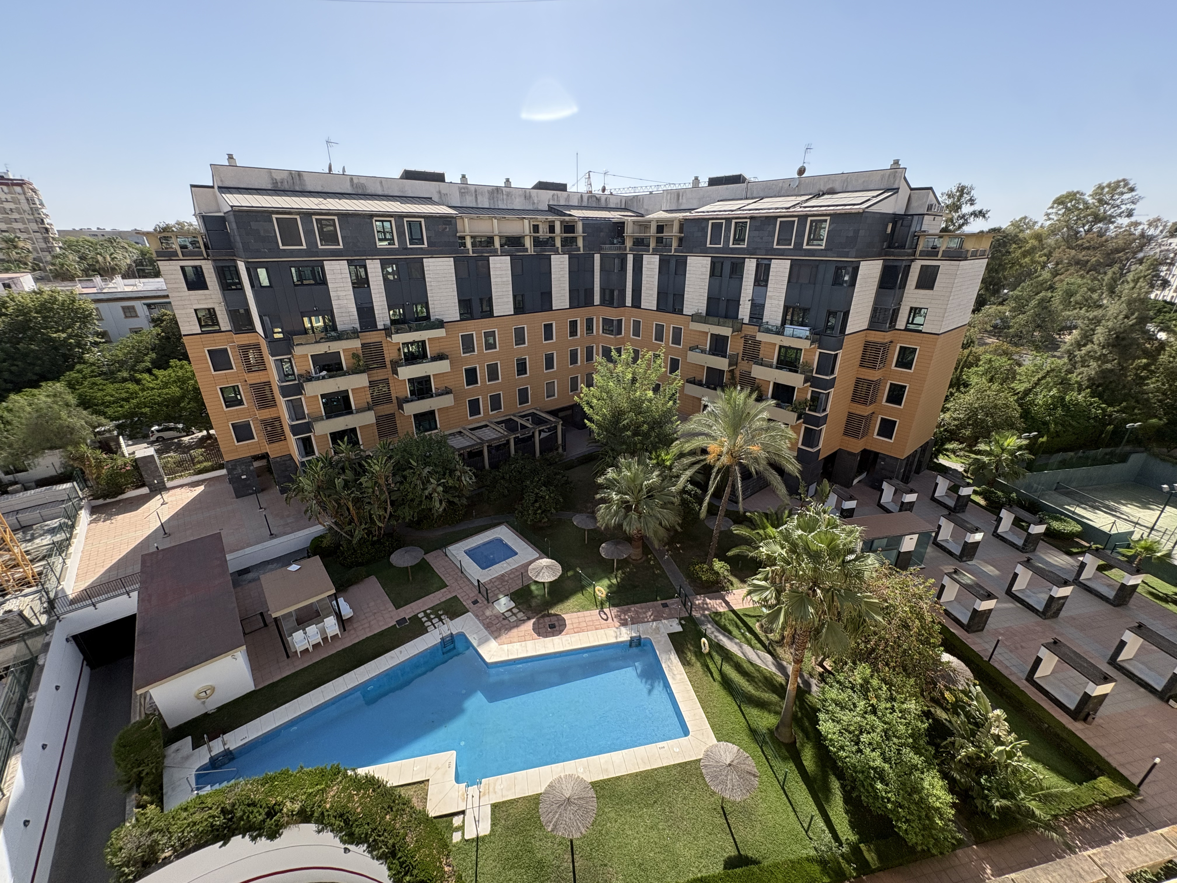 Exclusive penthouse with private terrace in Palmera Parque