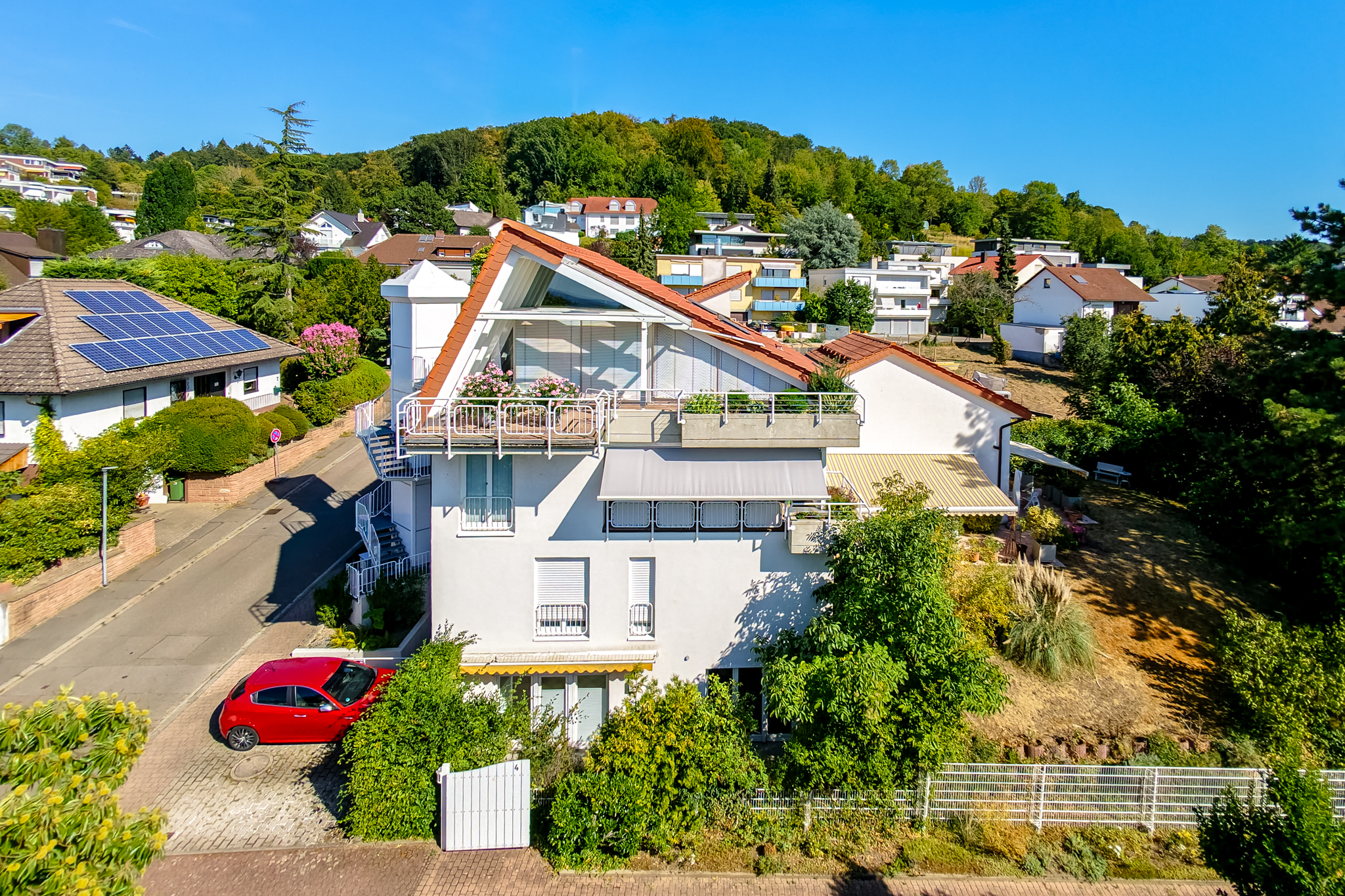 Ruhige 2 Zimmer Wohnung mit offenem Raumkonzept und Terrasse