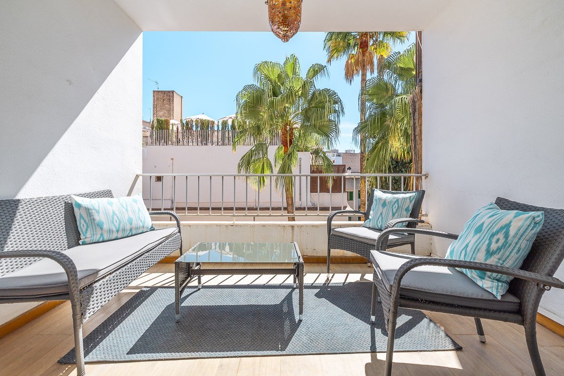 Helle, ruhige Wohnung mit überdachter Terrasse nahe der Rambla