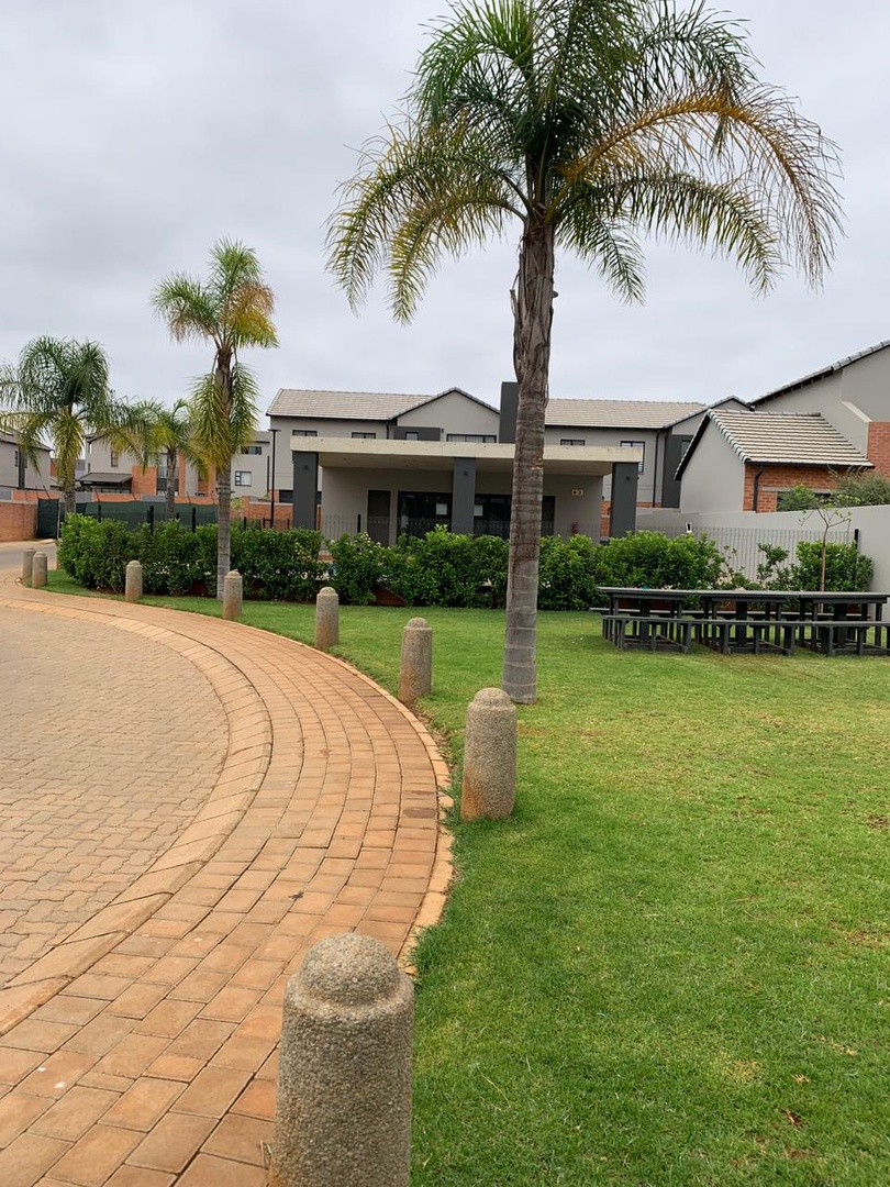 BRAND-NEW 4-BEDROOM PENTHOUSE IN A SECURE LIFESTYLE ESTATE