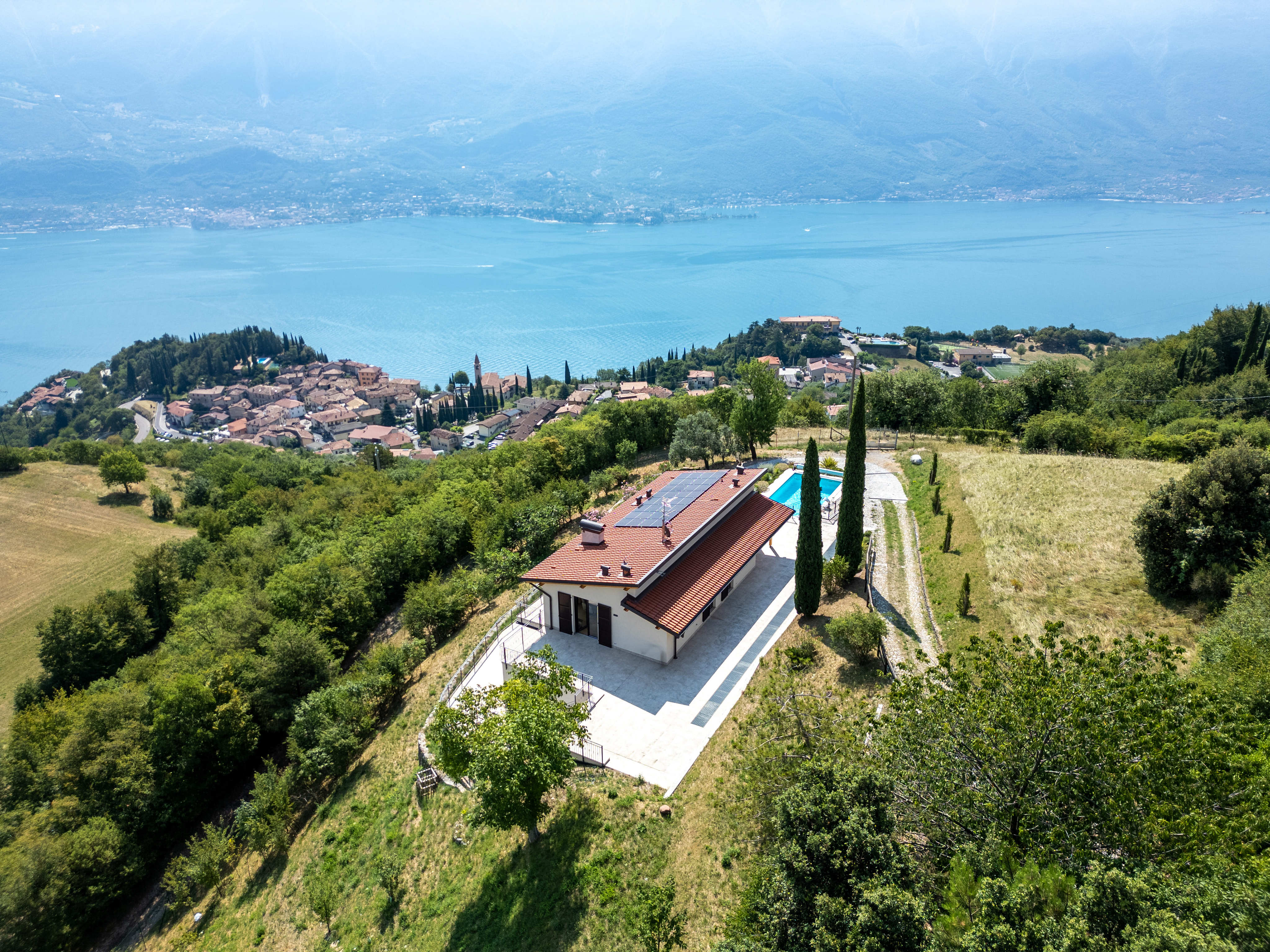 Exclusive new villa with swimming pool and panoramic view in Pieve di Tremosine