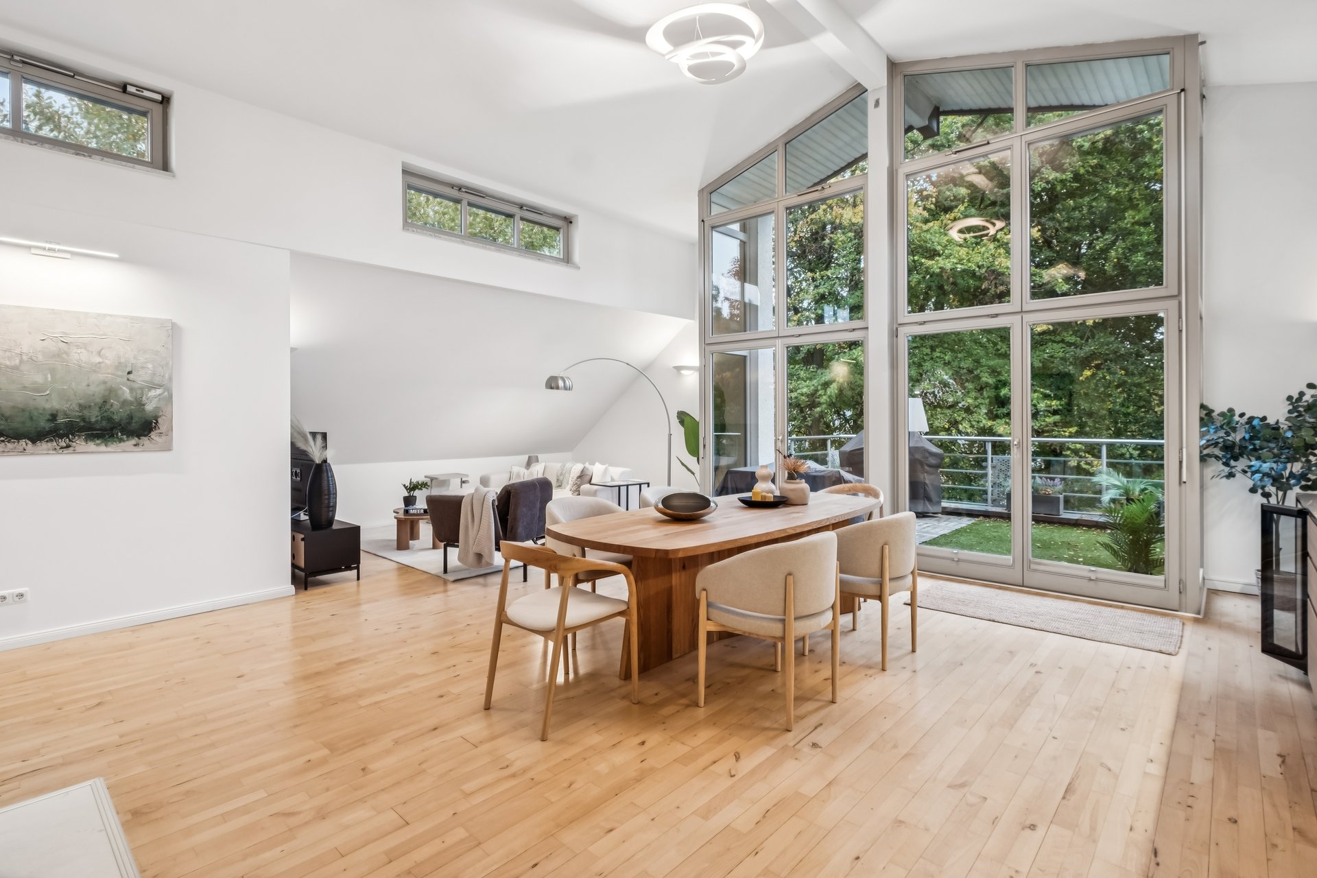 Stilvoll möbliertes Design-Penthouse