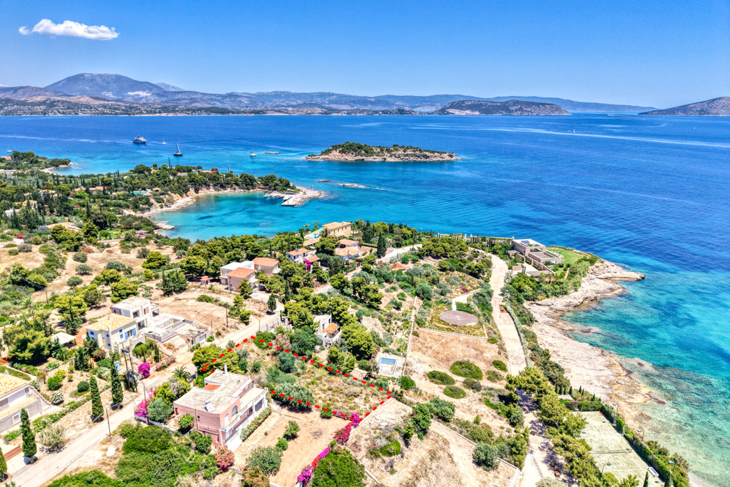 Αμφιθεατρικό οικόπεδο με ανεμπόδιστη θέα στη θάλασσα στο Πόρτο Χέλι