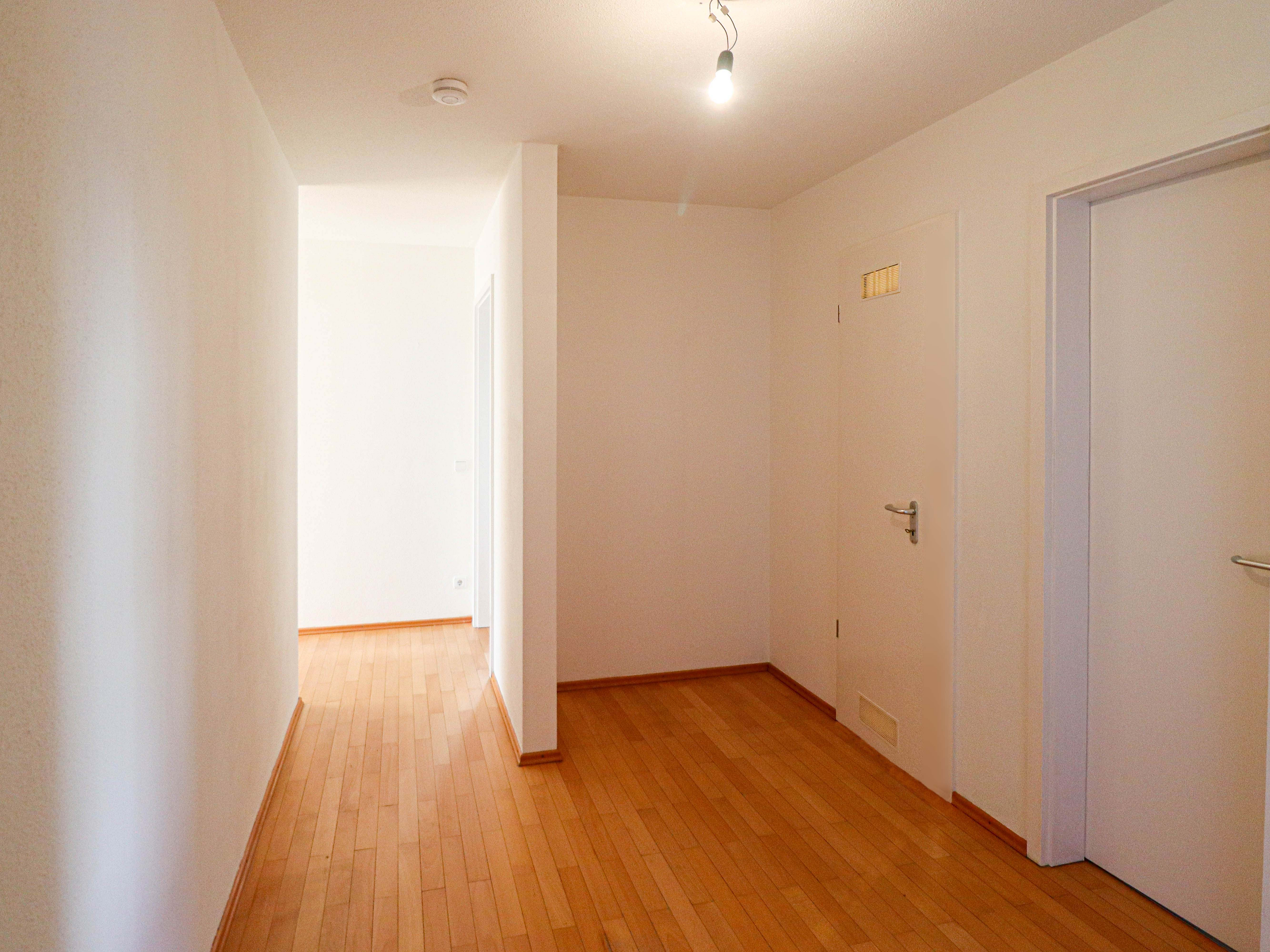 Sonnige 2-Zimmer-Stadtwohnung mit Loggia und Aufzug in zentraler Lage