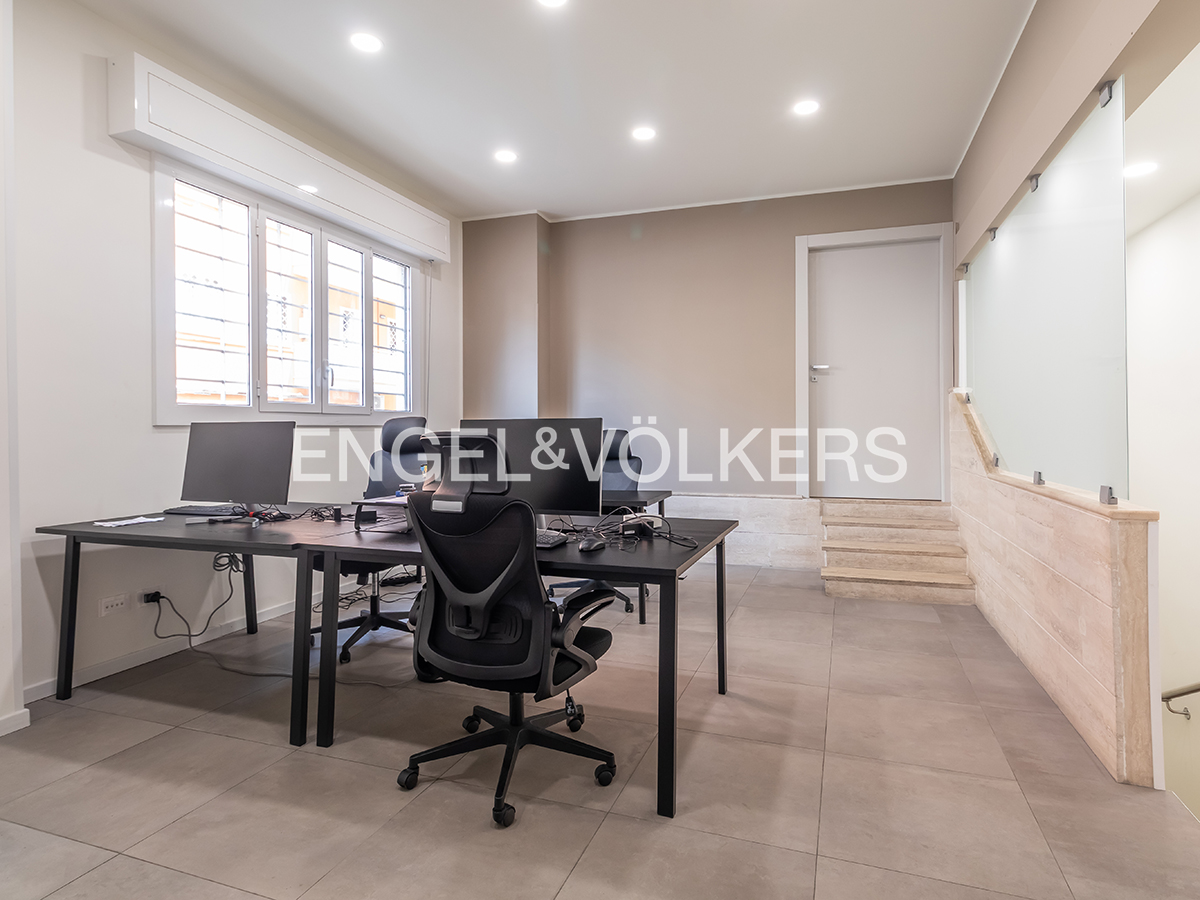 Spacious 108 sqm commercial space on two levels