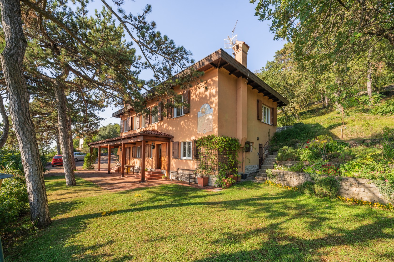 A villa on the Napoleonic Road, between the Karst and the sea