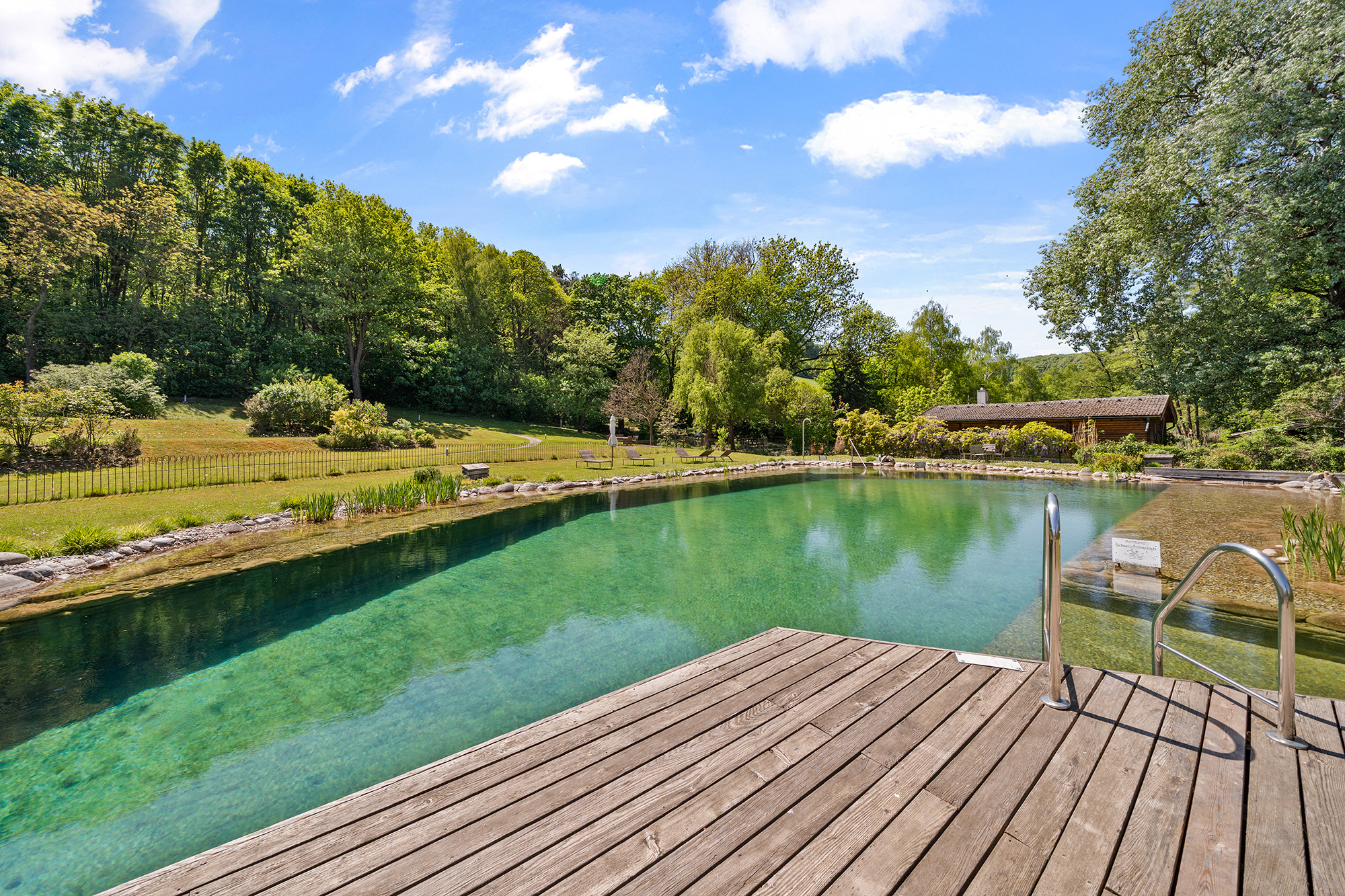 New 3-room garden apartment with 528 m² private garden