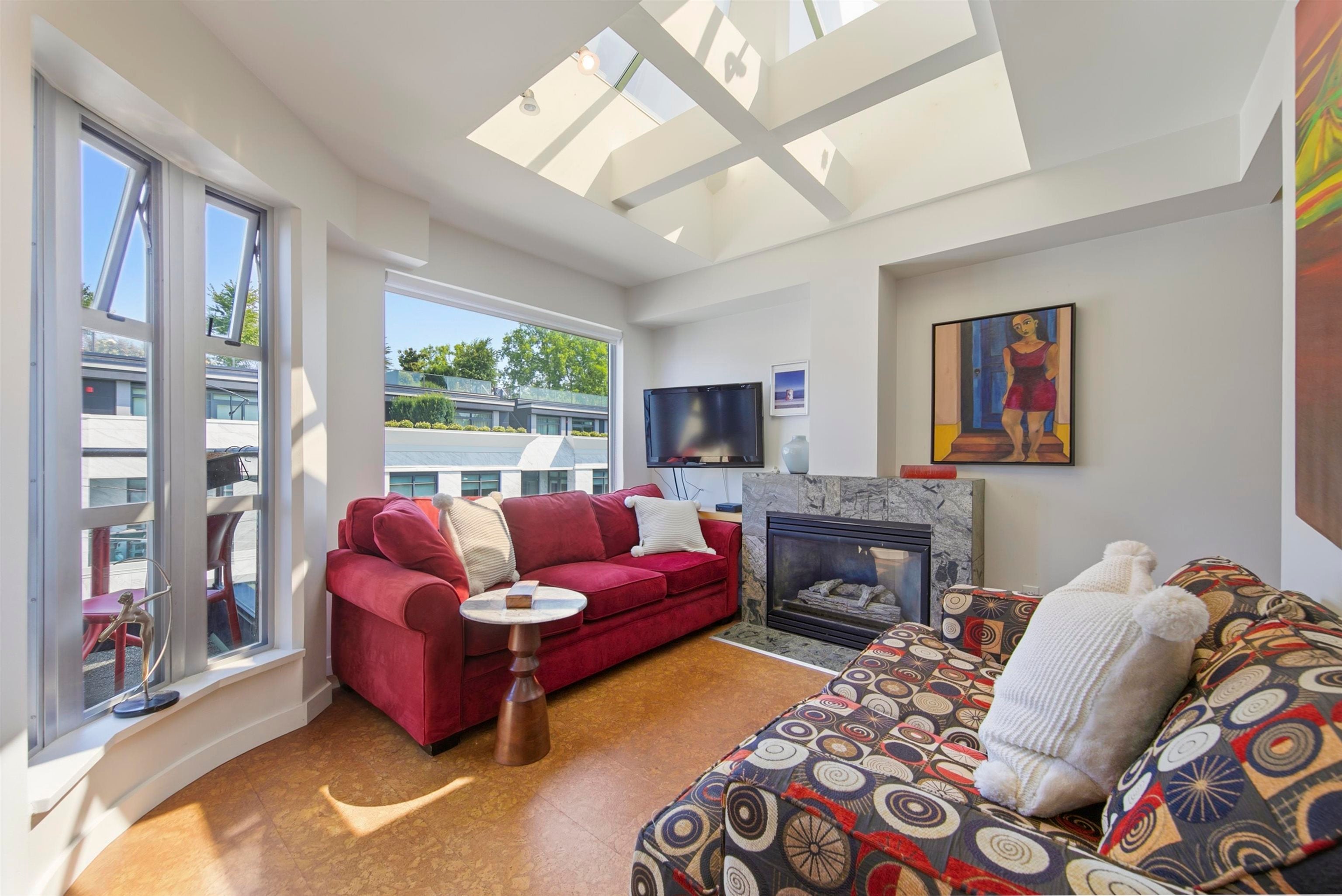 Charming 1 Bedroom in Boutique Building