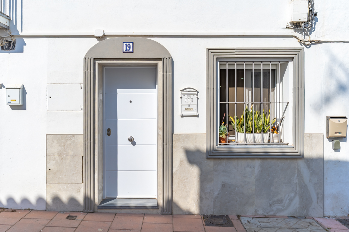 4 bedrooms in renovated townhouse with garage and two terraces in the heart of Estepona