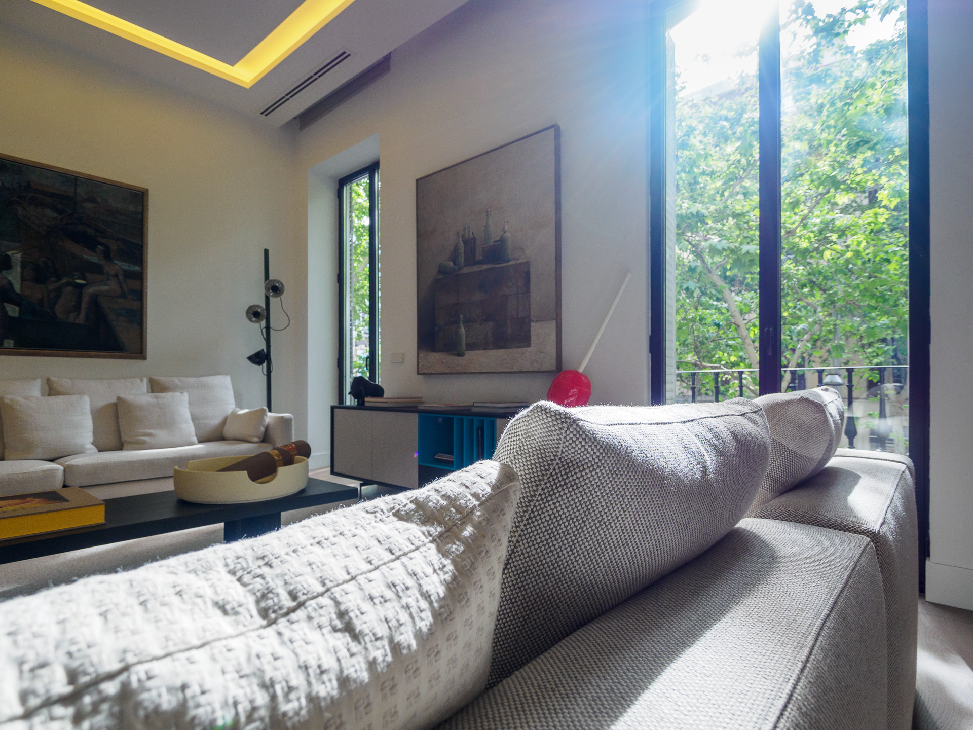 Stunning property at the corner of Serrano and Ortega y Gasset with 4 balconies