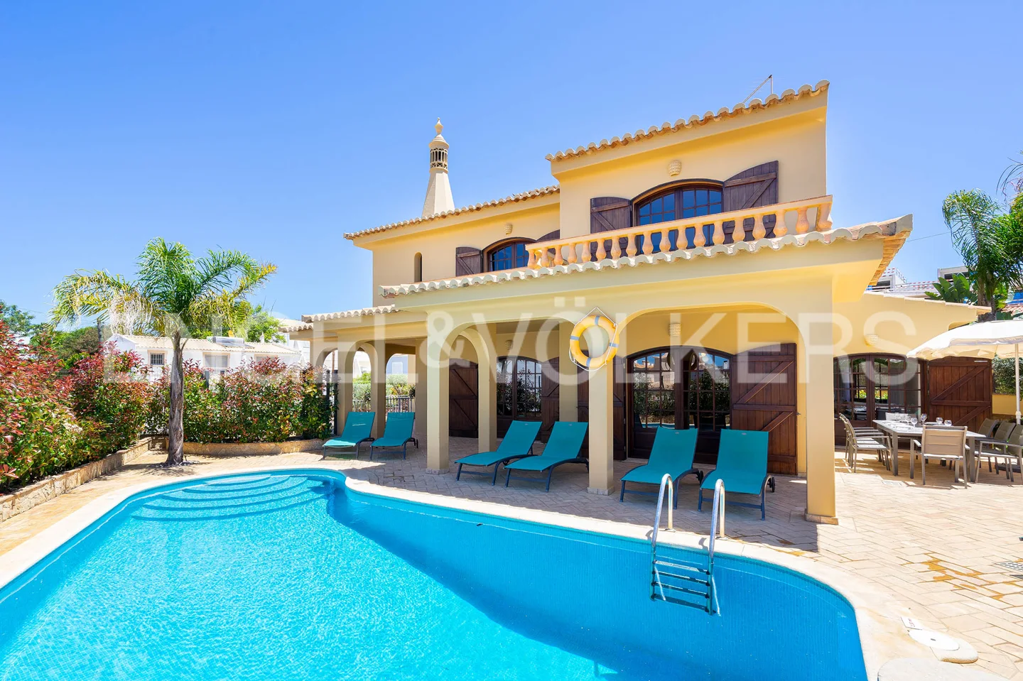 Villa with sea view and walking distance to beach