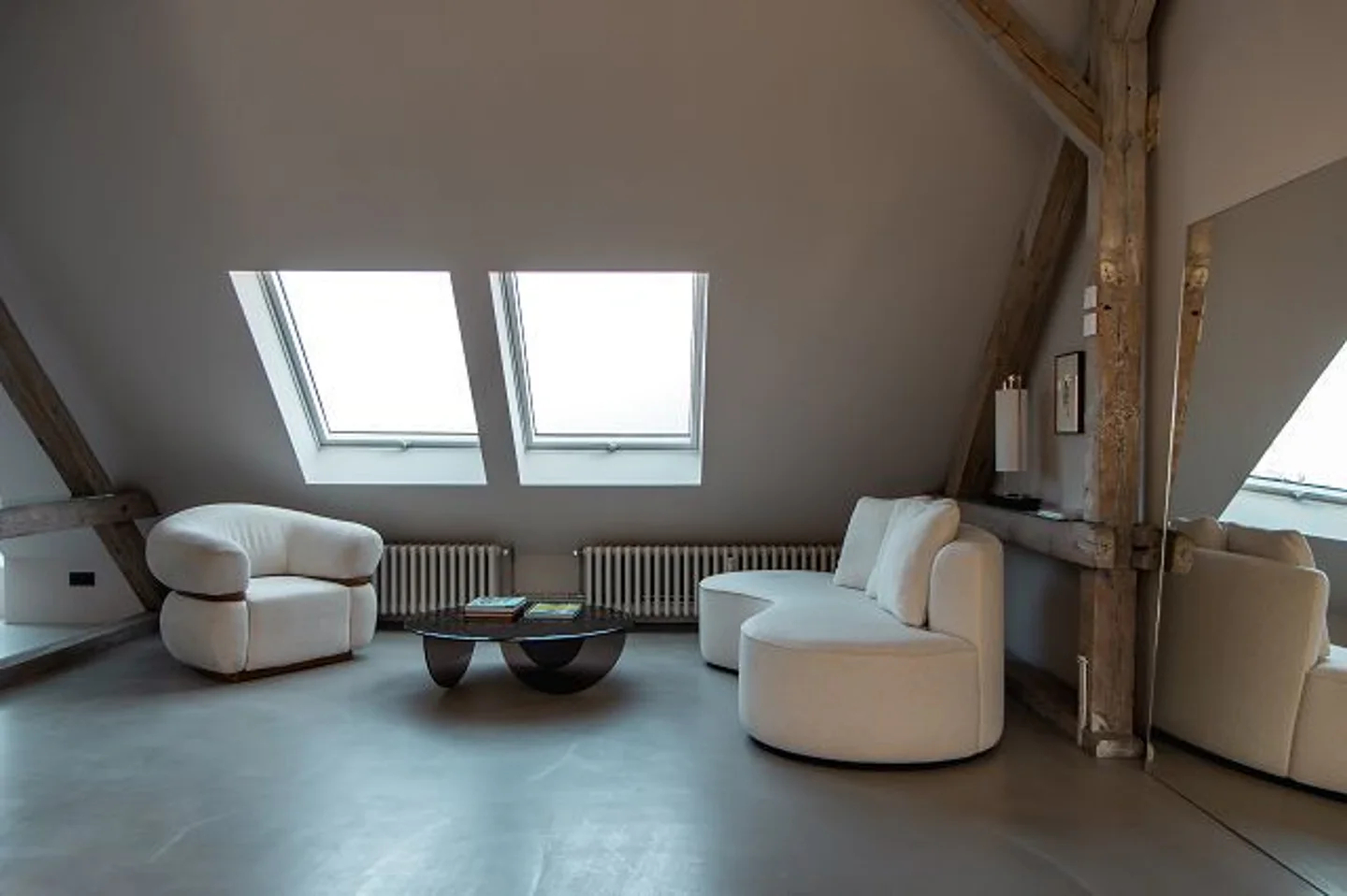 STADTFLUCHT: Exklusives, möbliertes Studio mit modernem Design - Photo 2
