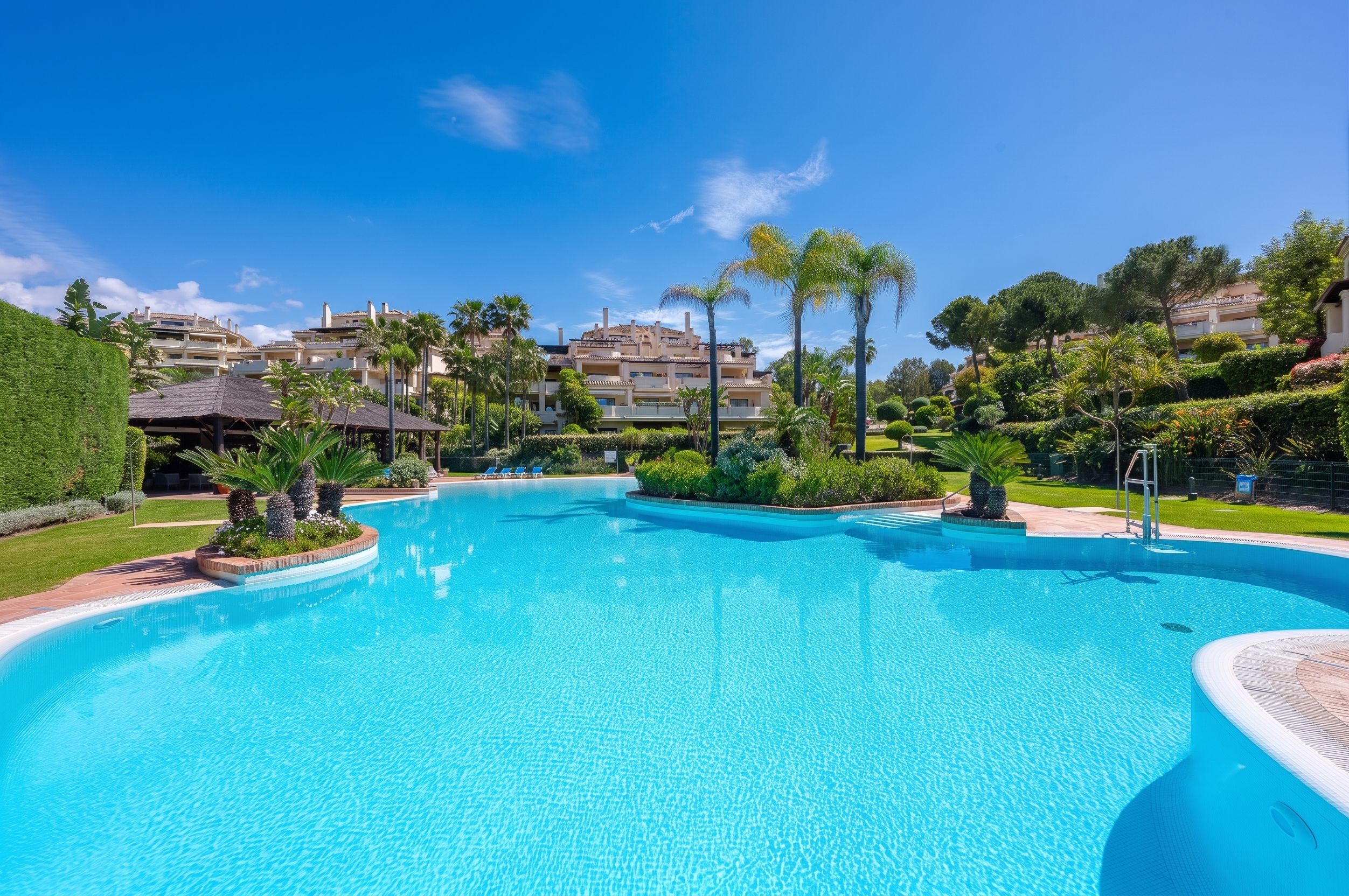 Ground Floor Apartment in Los Arqueros with Resort Amenities