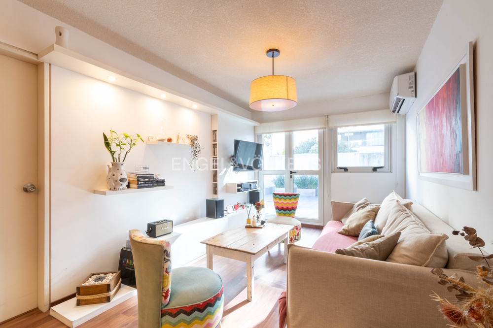 Spacious apartment for sale with double garage, patio and terrace in Pocitos