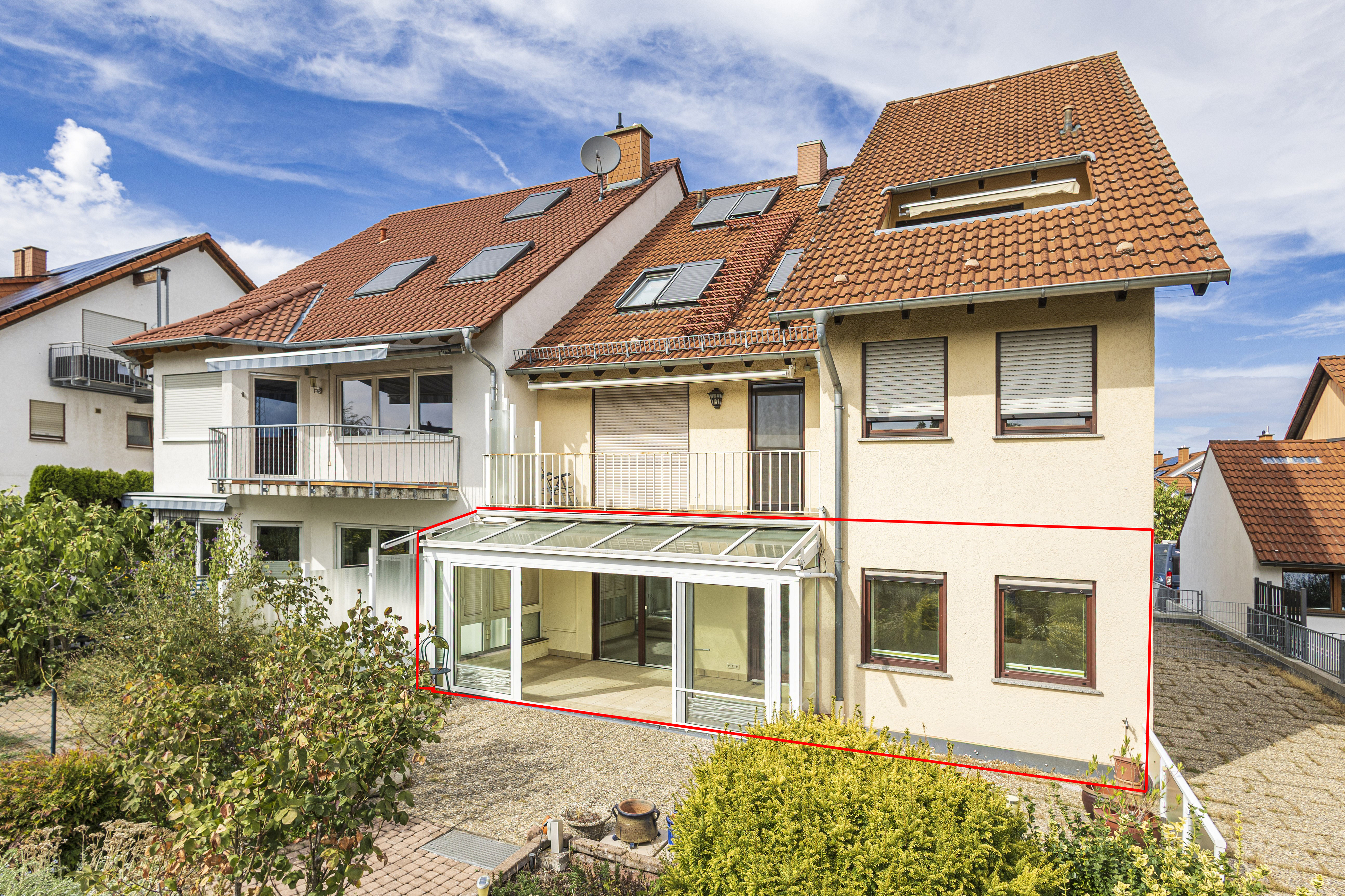 Barrierefreie 3-Zimmer-Erdgeschosswohnung mit Wintergarten, Terrasse und zwei Tiefgaragenstellplätzen