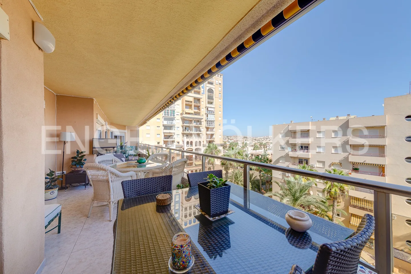 Apartment in the Palmeral urbanisation on Los Locos beach