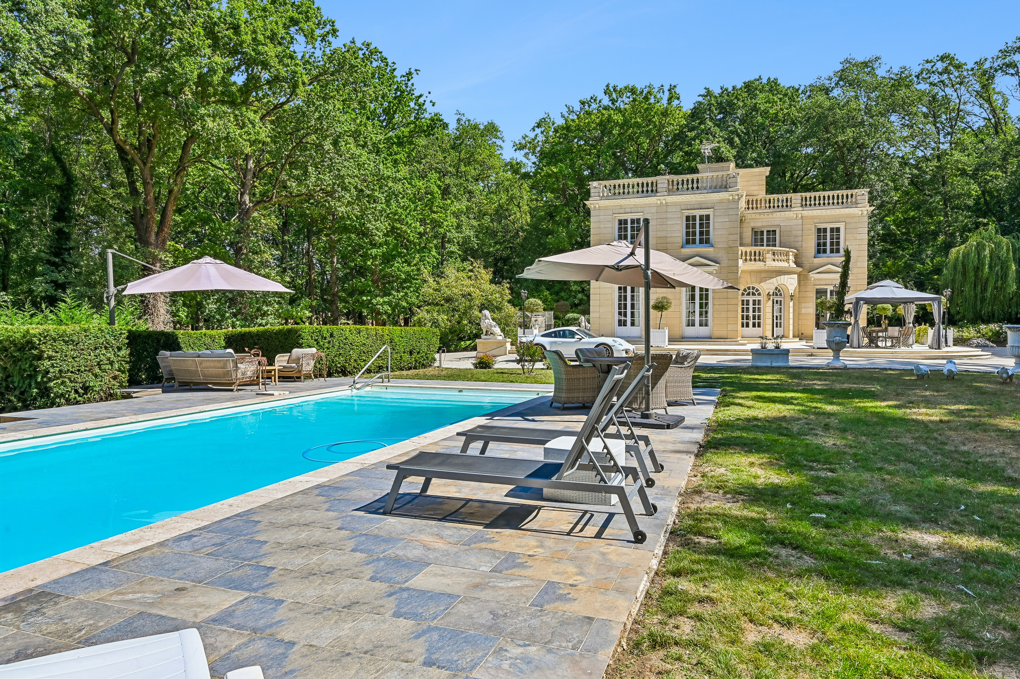Maison 11 pièces 393 m² · à Parmain · 393,3 m² · 2 940 000 €