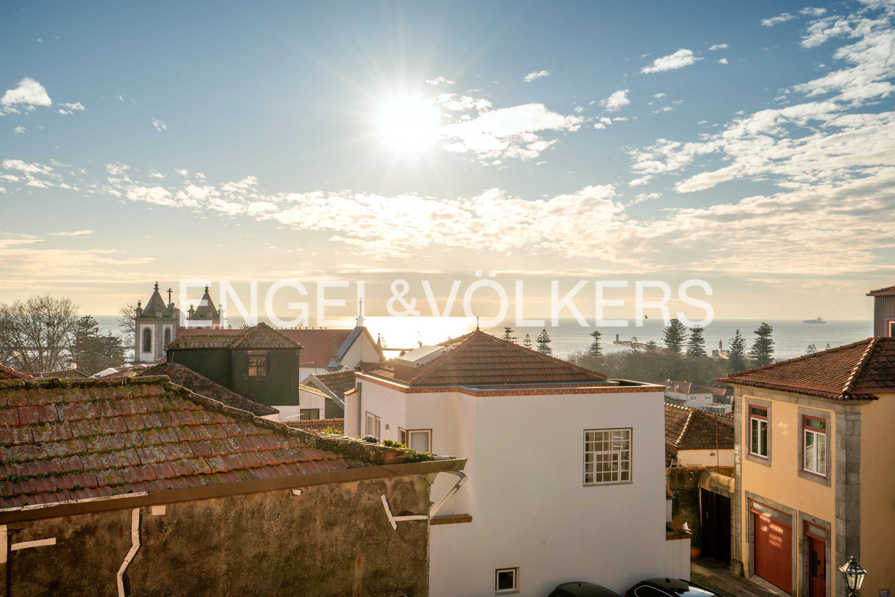 House to renovate w/ garden and sea view- Foz Velha