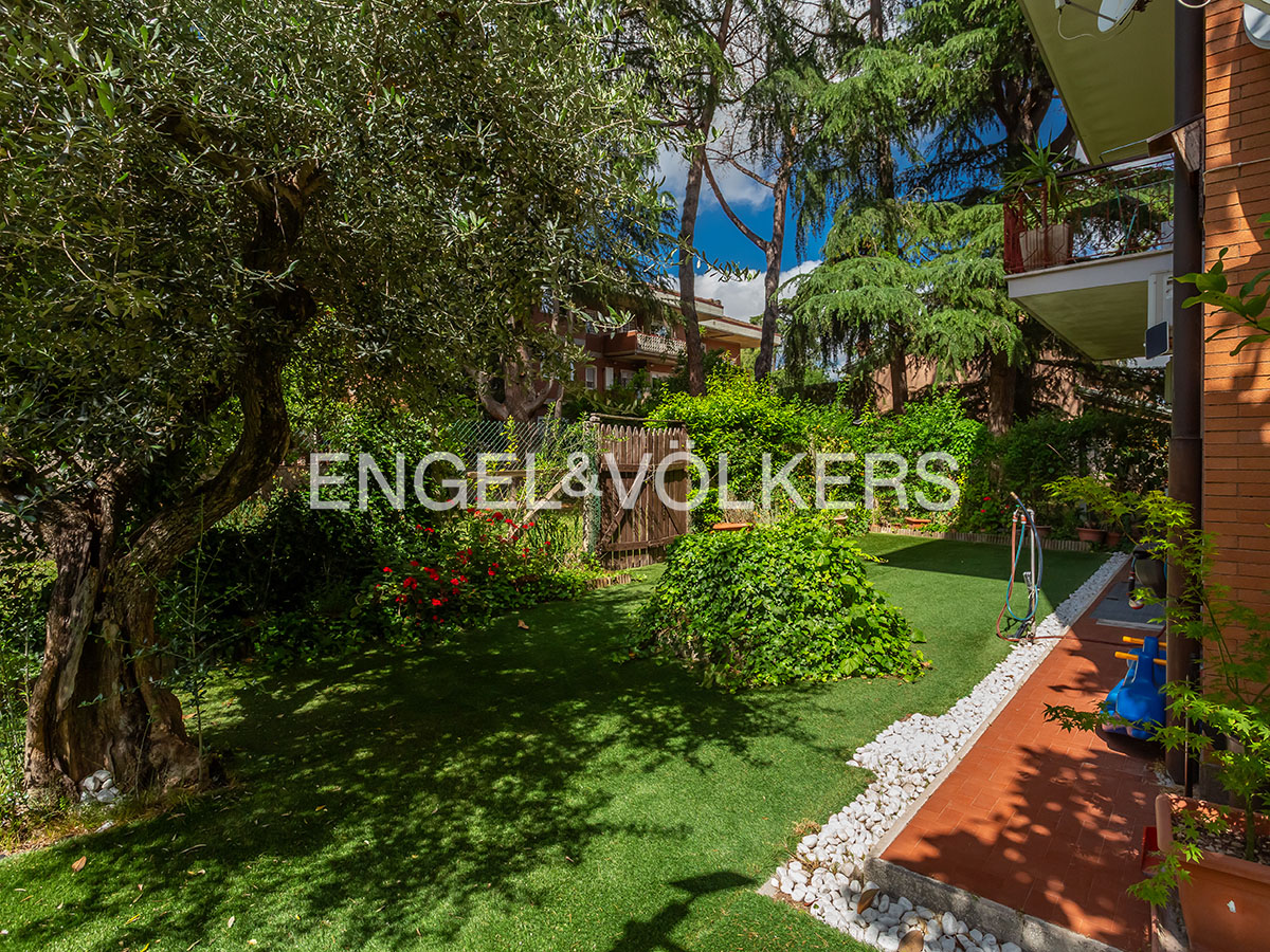 Quarto Miglio, bright four-room apartment with garden