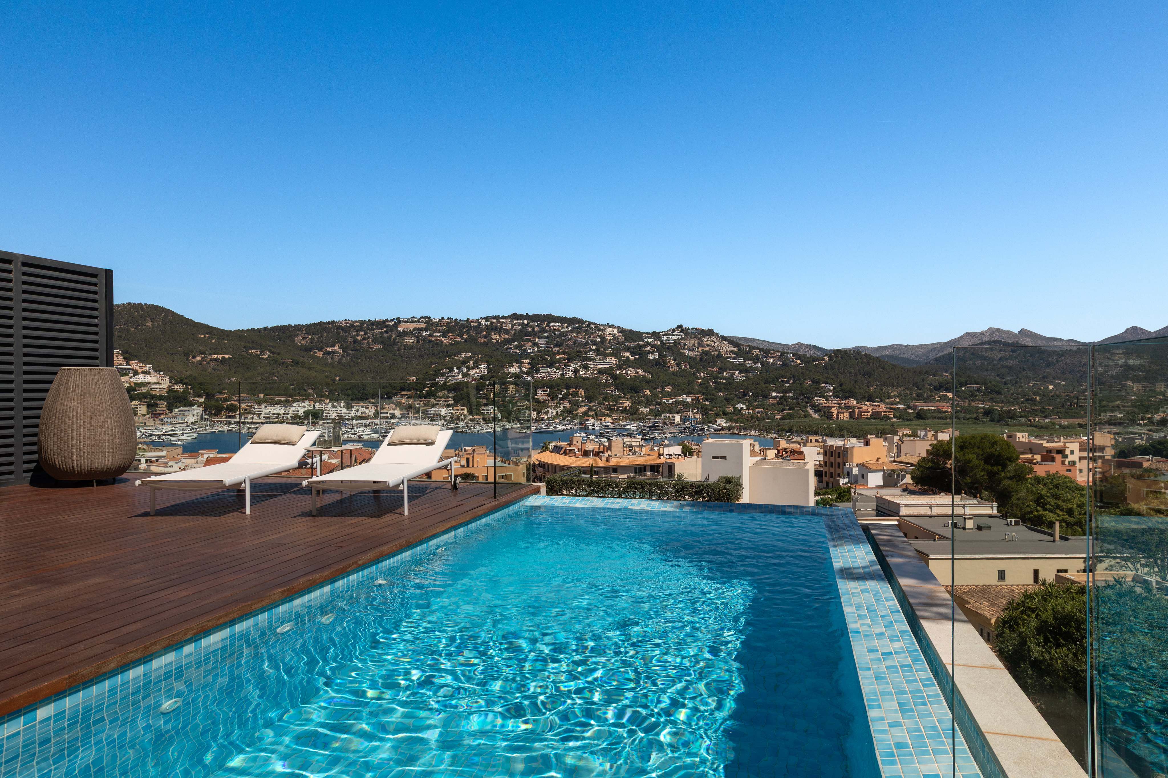 Moderna villa de nueva construcción en Port Andratx con vistas al puerto