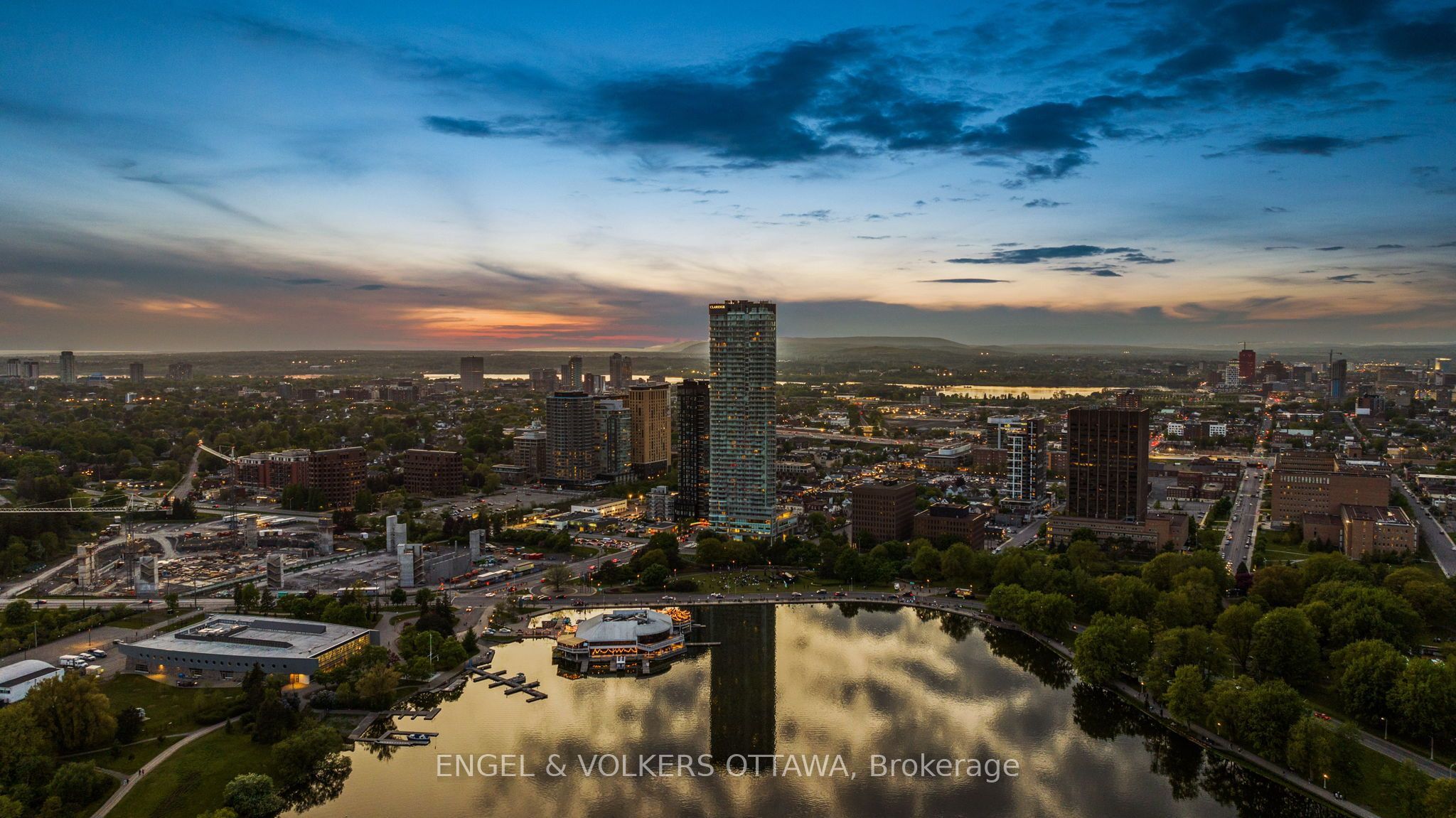 Northwest-Facing Nelson Model On The 36th floor